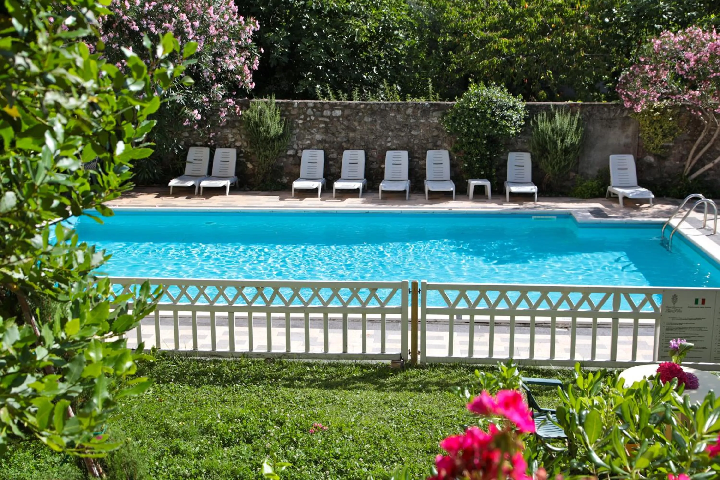 Swimming pool in Hotel San Filis