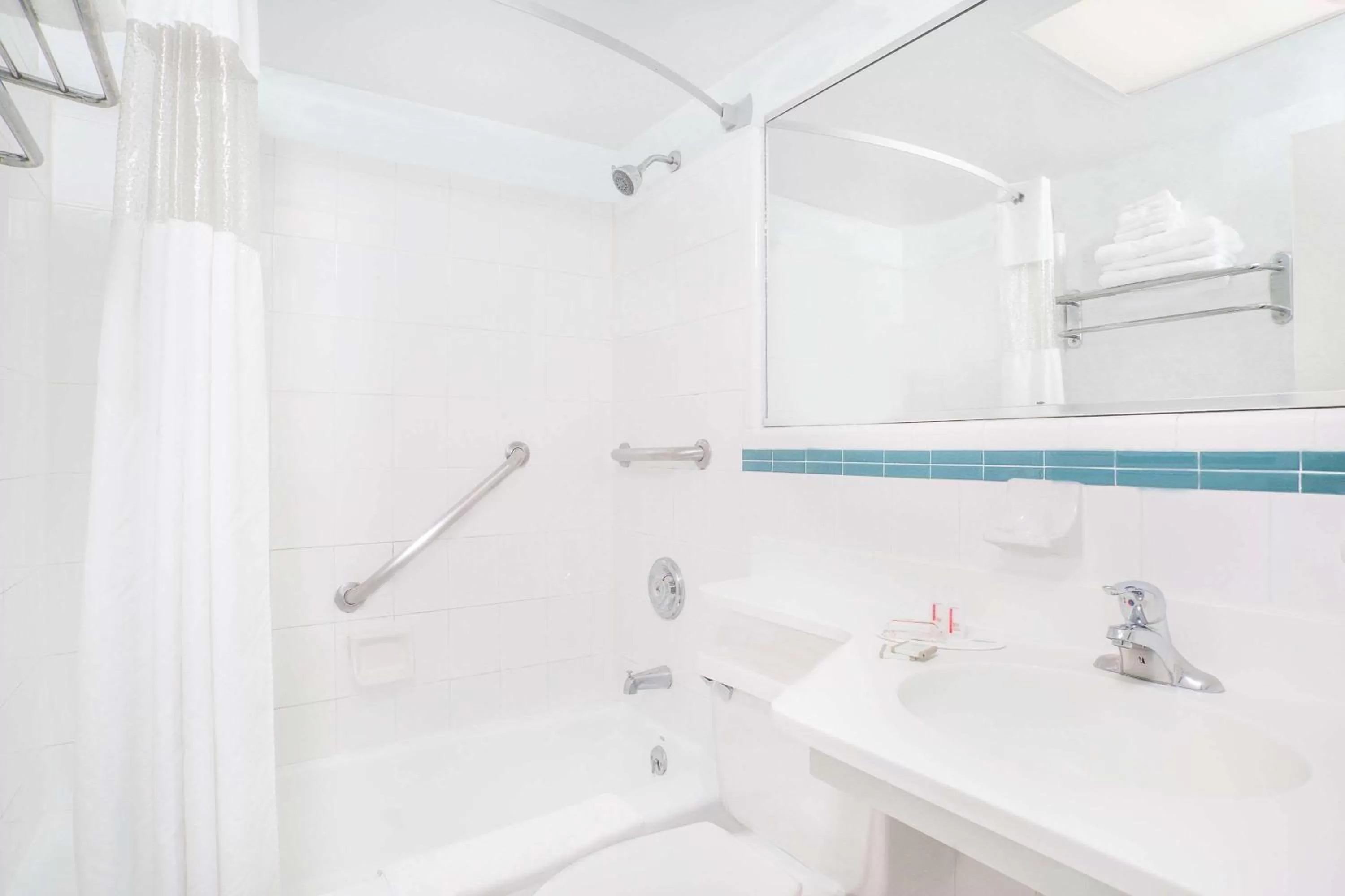 Photo of the whole room in Howard Johnson by Wyndham Atlantic City