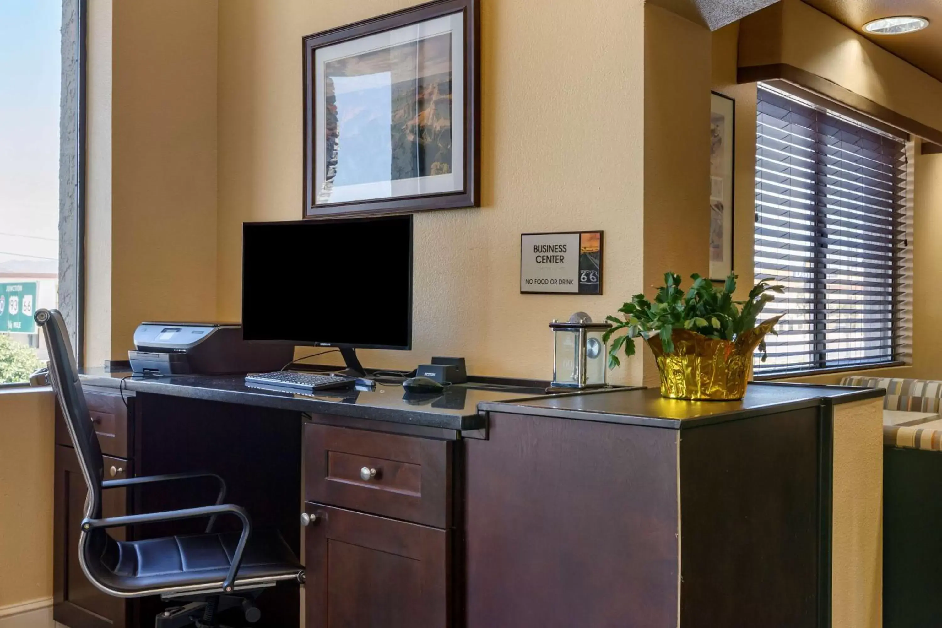 Business facilities, TV/Entertainment Center in Best Western Plus King's Inn and Suites