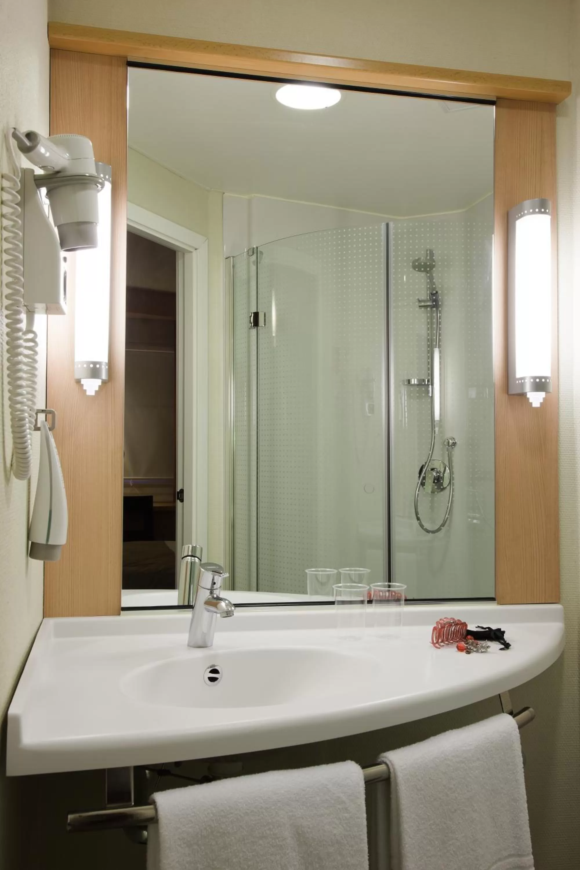 Toilet in Ibis Oviedo