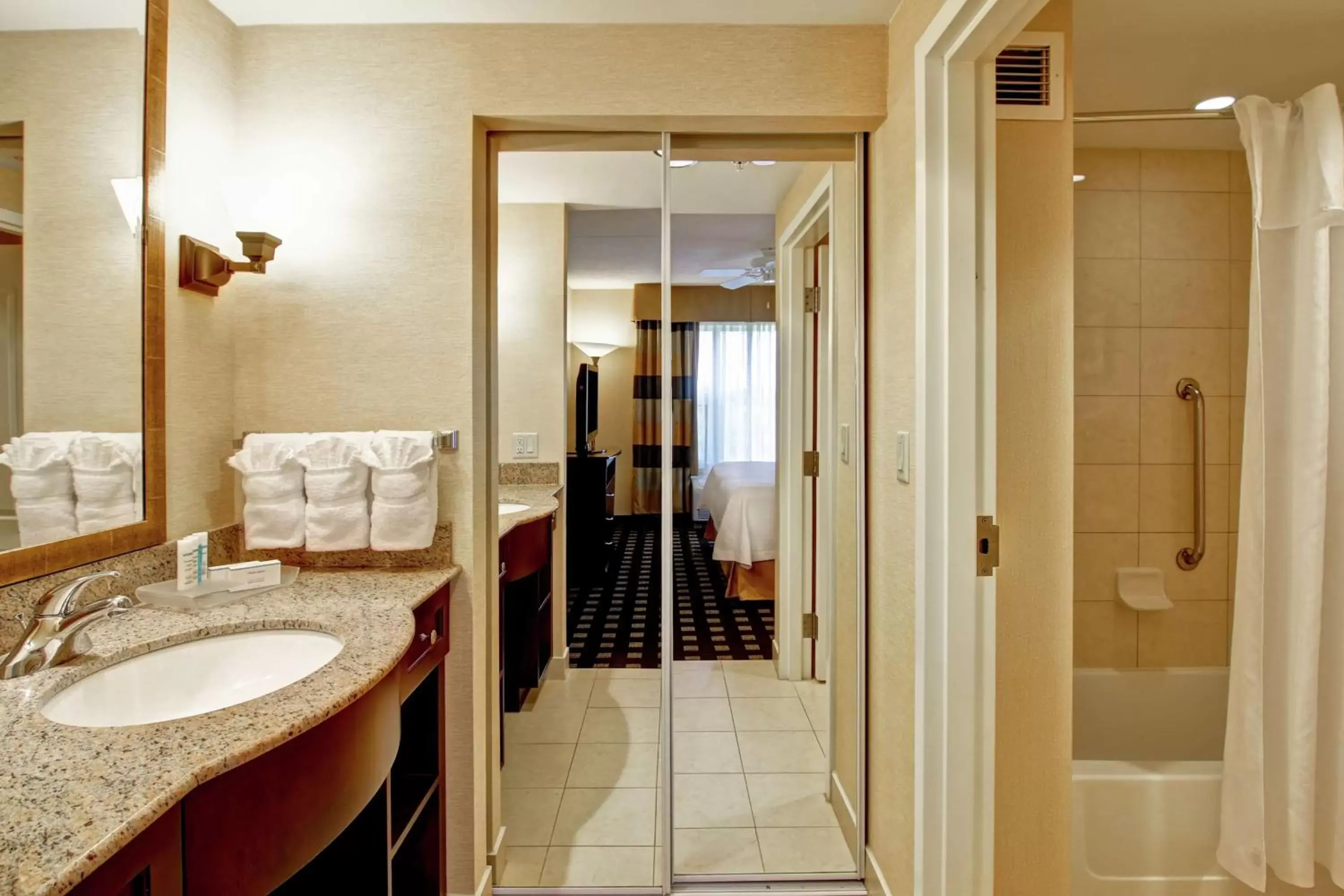 Bathroom in Homewood Suites by Hilton Toronto Airport Corporate Centre