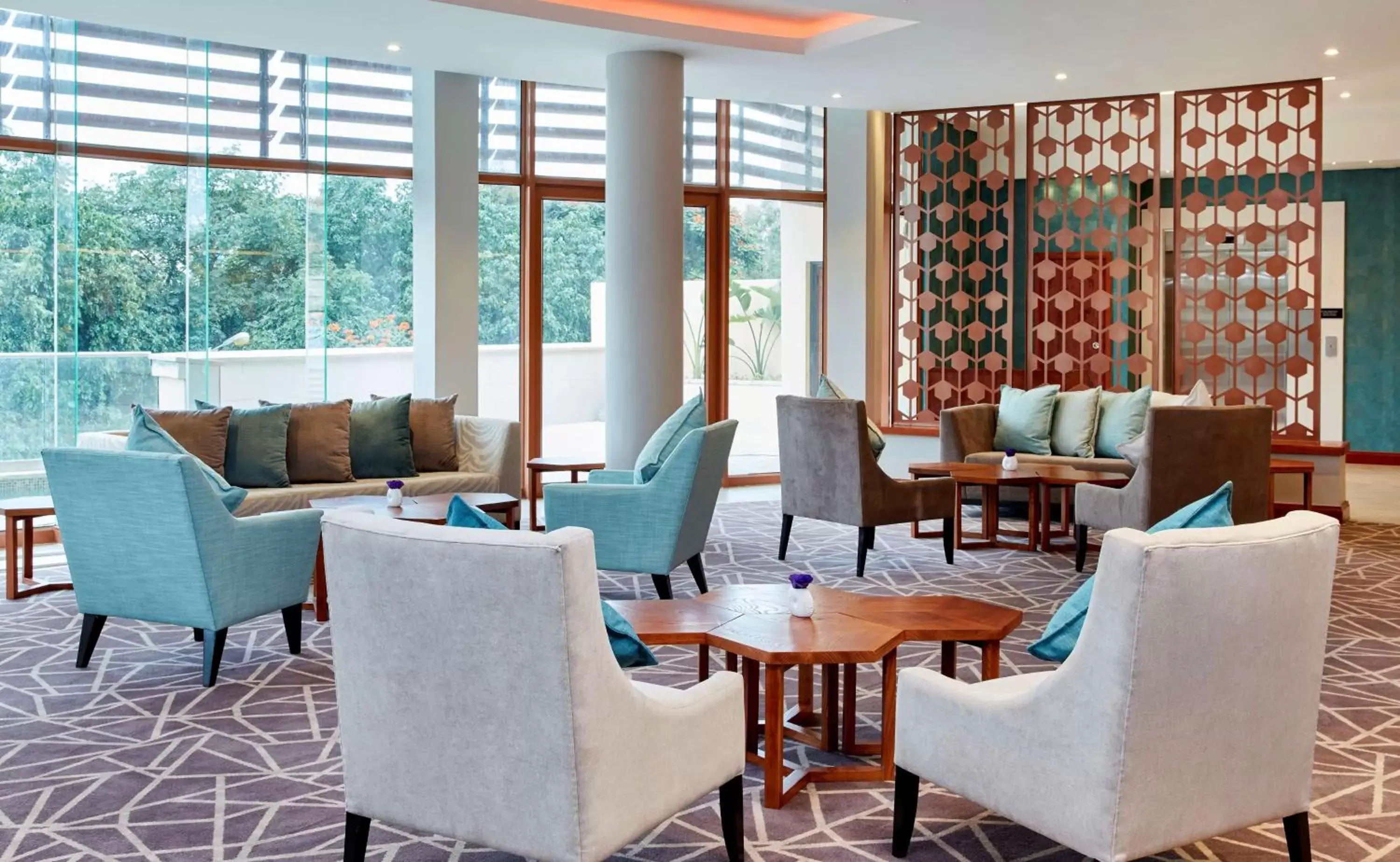 Lobby or reception, Lounge/Bar in Hilton Garden Inn Society Business Park