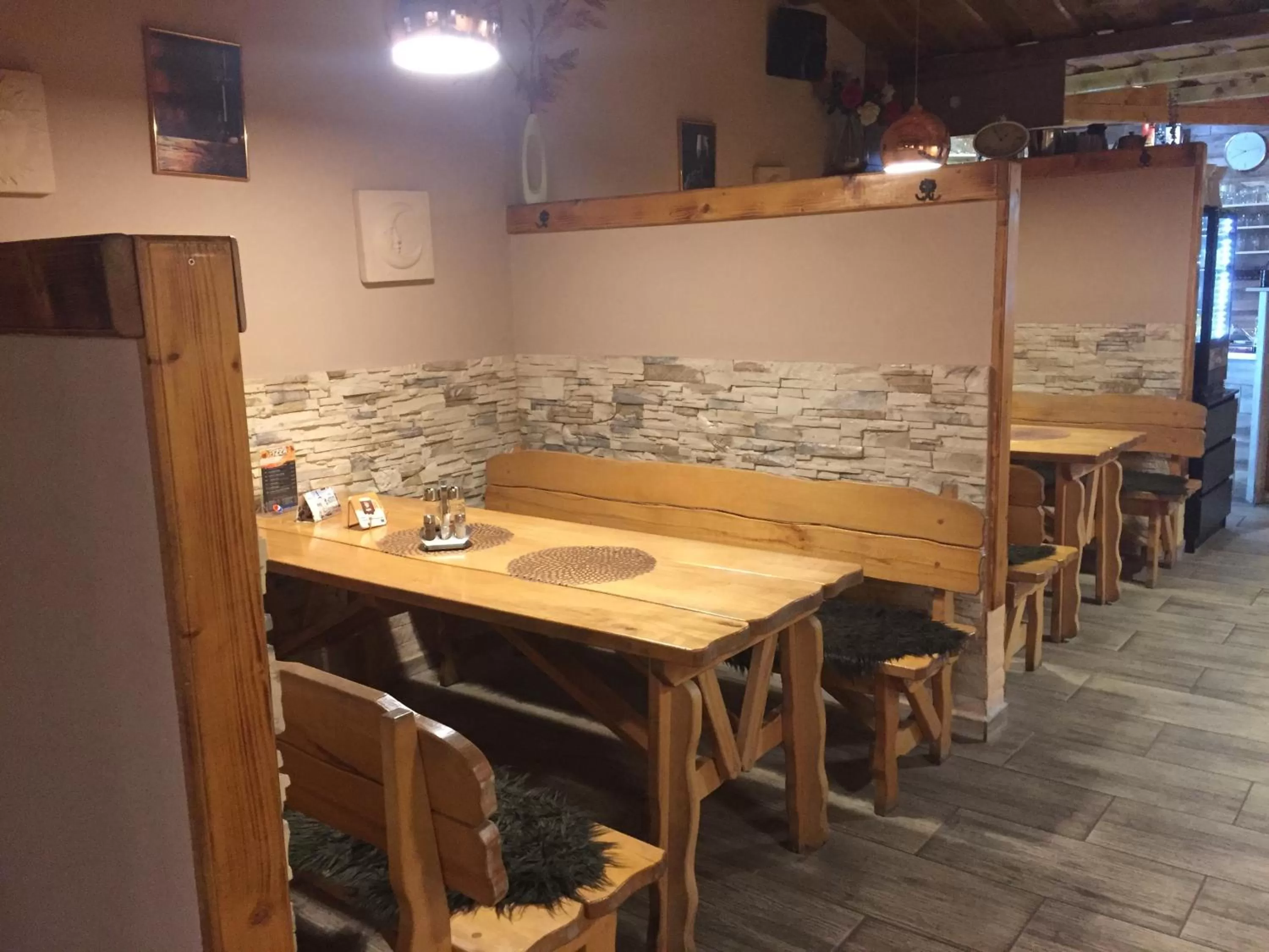 Restaurant/places to eat in Hotel Taurus