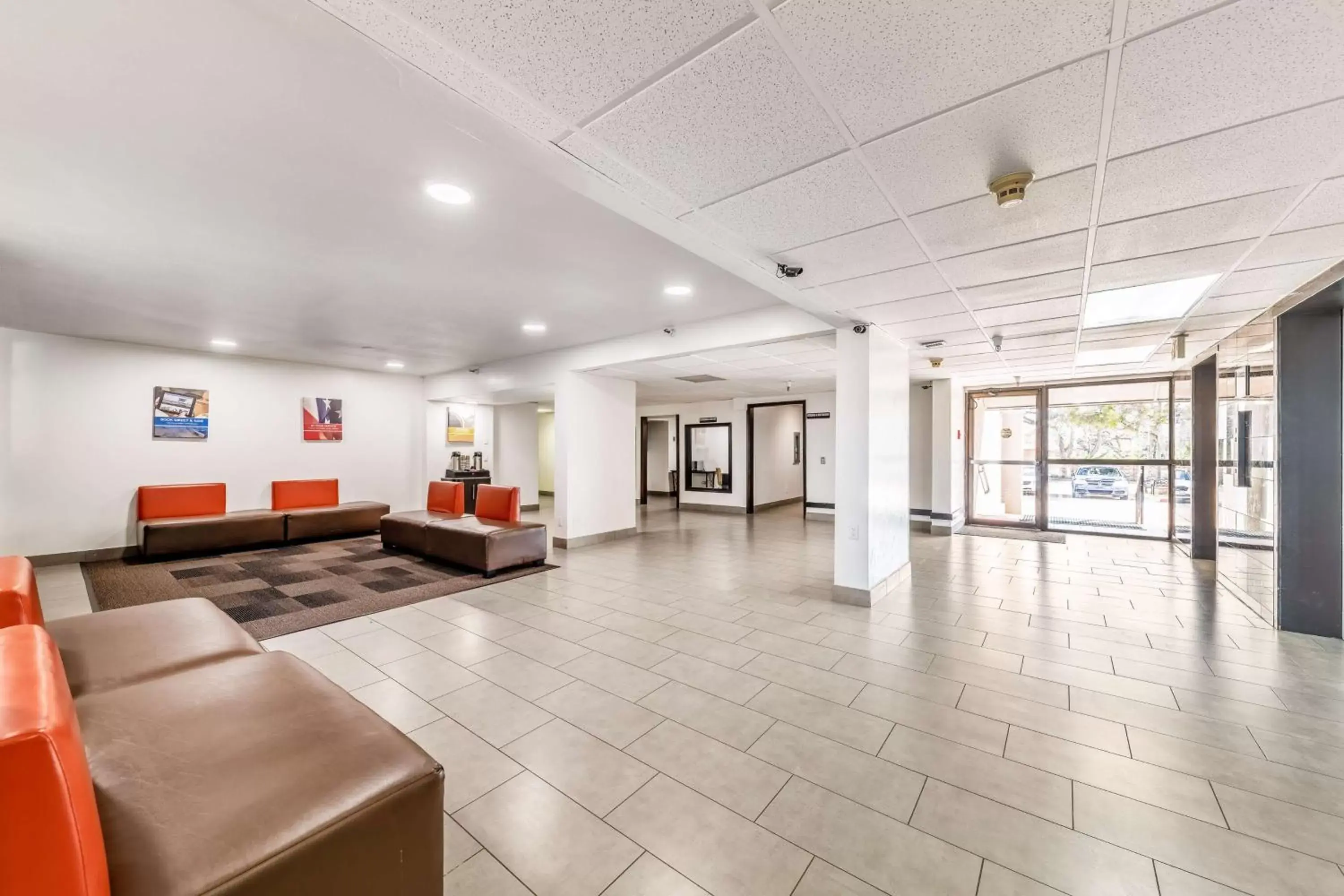 Lobby or reception, Lobby/Reception in Motel 6-Lewisville, TX - Medical City