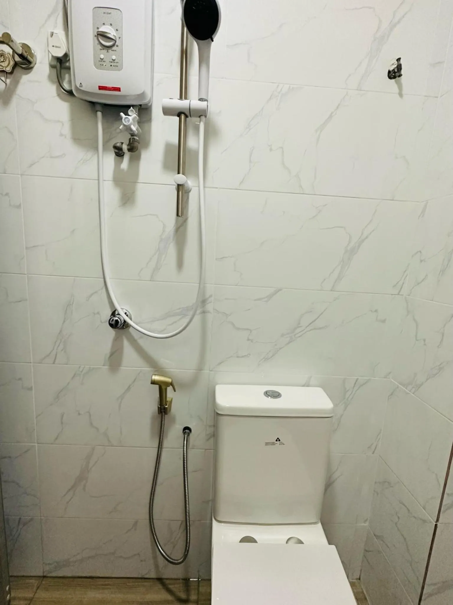 Bathroom in The Explorers Guesthouse and Hostel