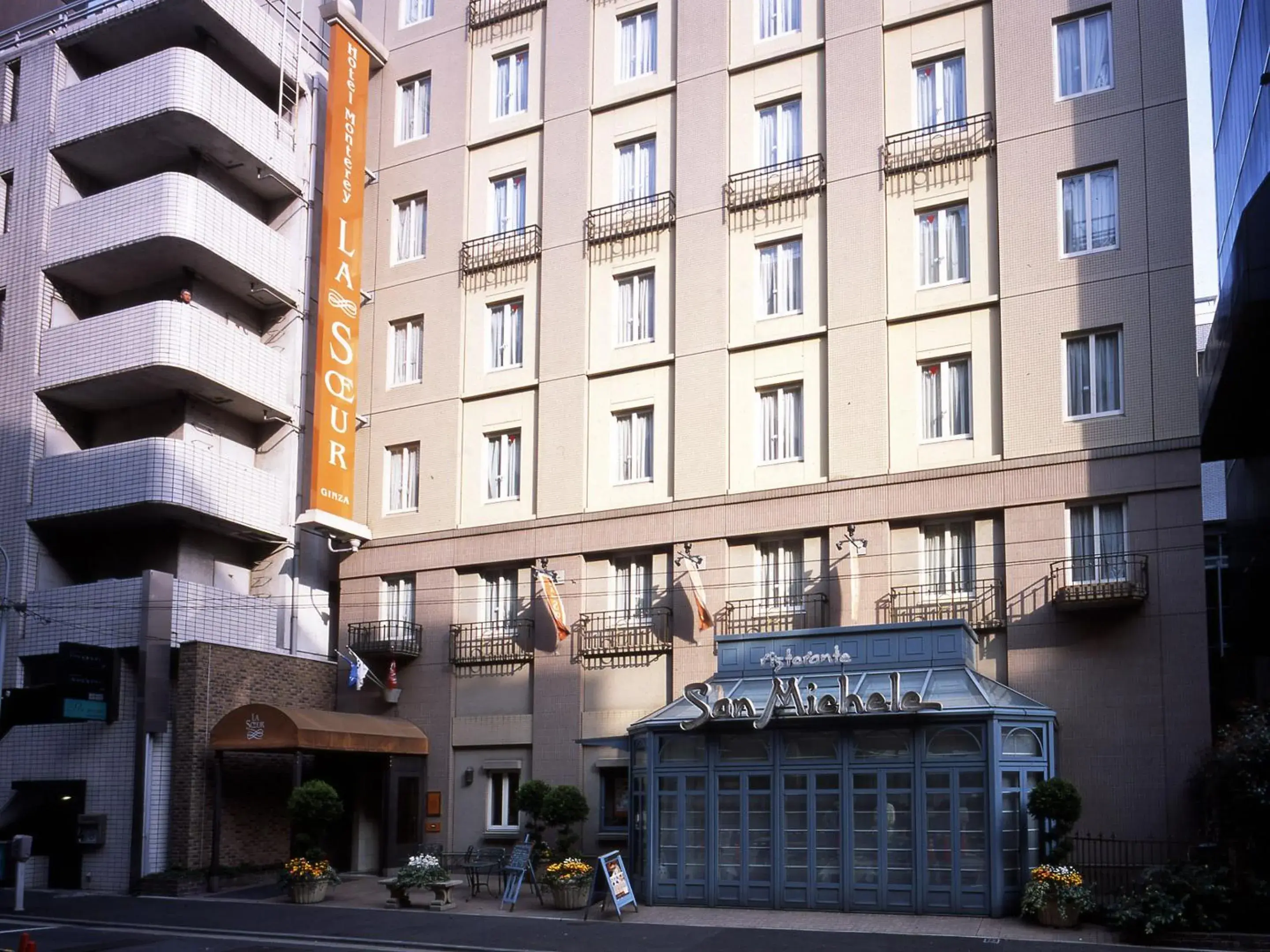 Facade/entrance in Hotel Monterey Lasoeur Ginza Facade/entrance in Hotel Monterey Lasoeur Ginza