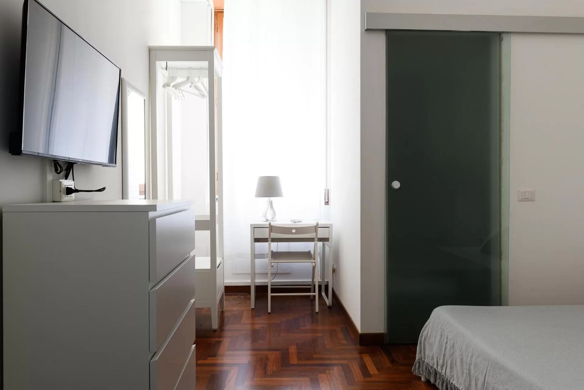 Bed, TV/Entertainment Center in B&D Dolce Vita