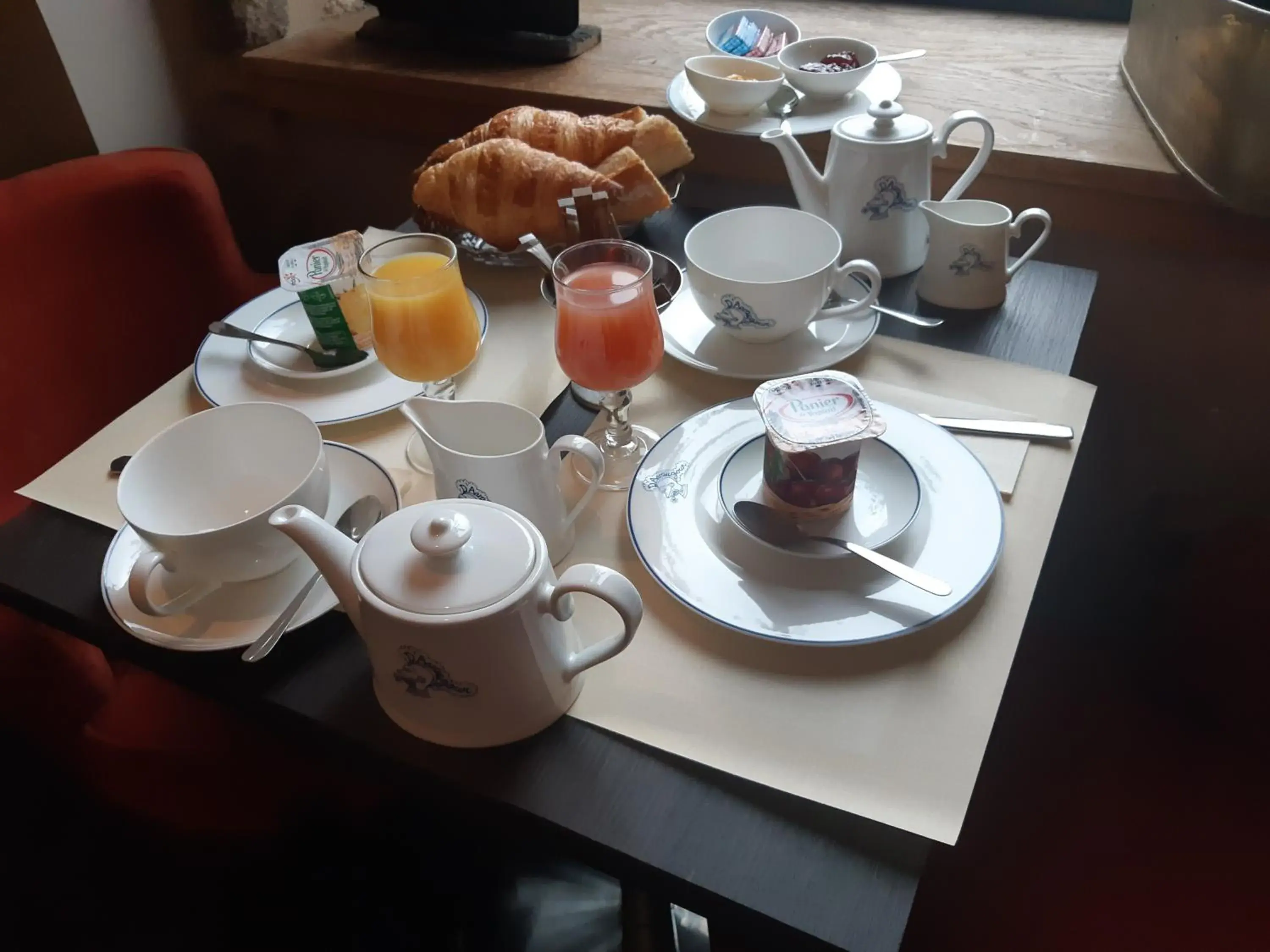 Breakfast in Hôtel Le D'Avaugour