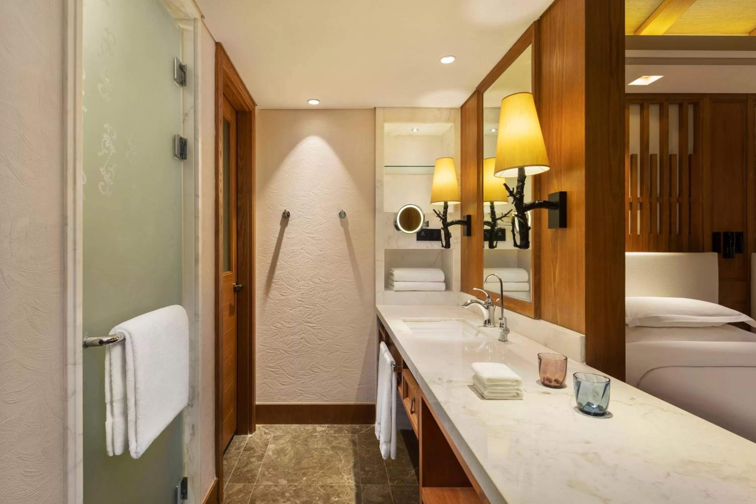 Bathroom, Bed in Hilton Sanqingshan Resort