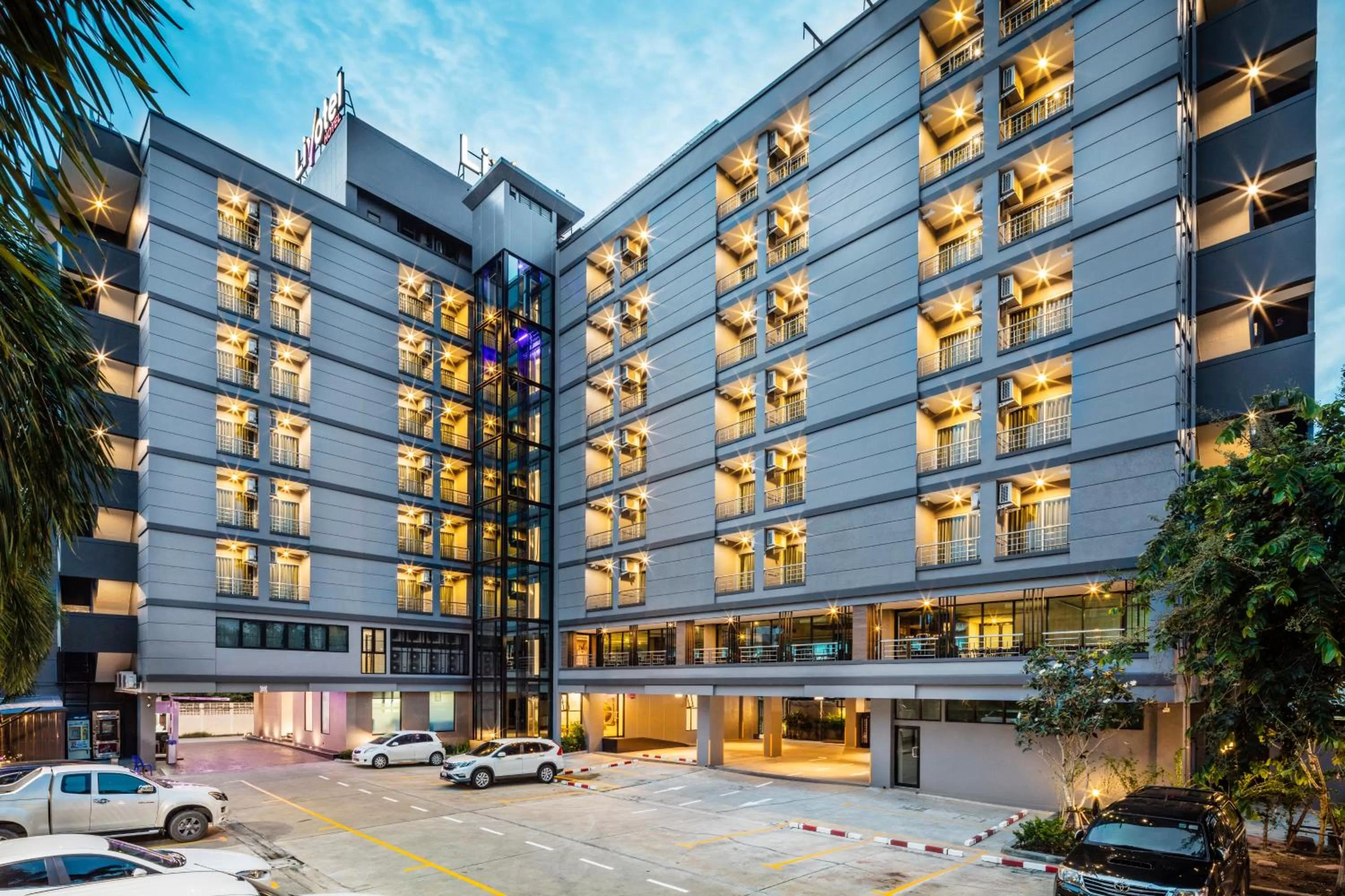 Property building in Livotel Hotel Hua Mak Bangkok