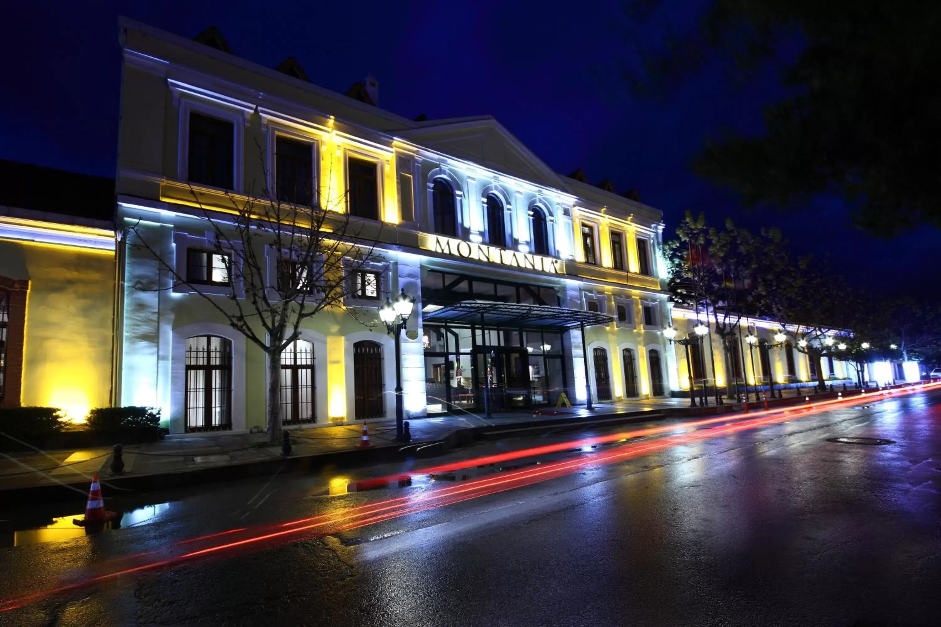 Facade/entrance, Property Building in Montania Special Class Hotel