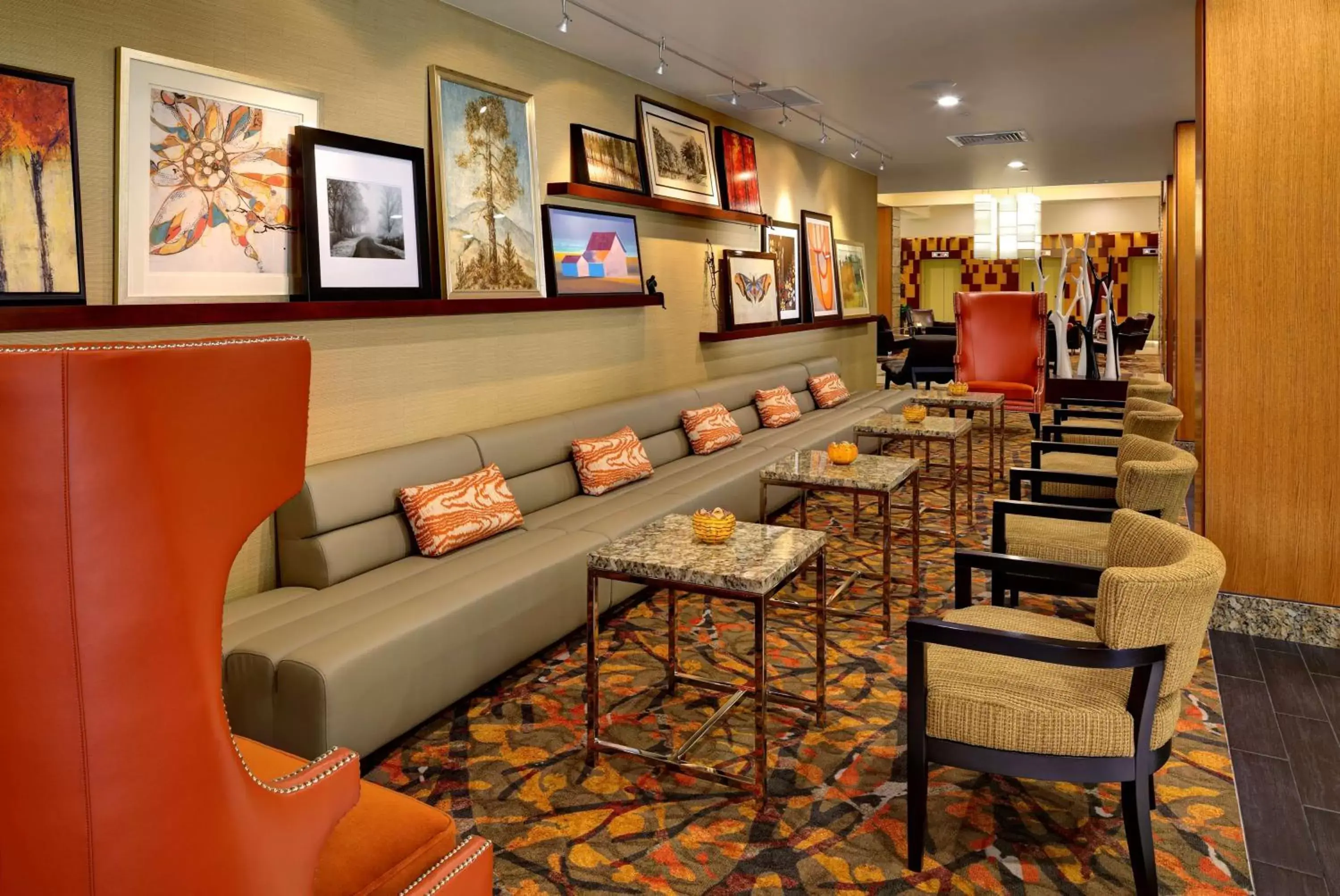 Lobby or reception, Lounge/Bar in DoubleTree by Hilton Hotel St. Louis - Chesterfield