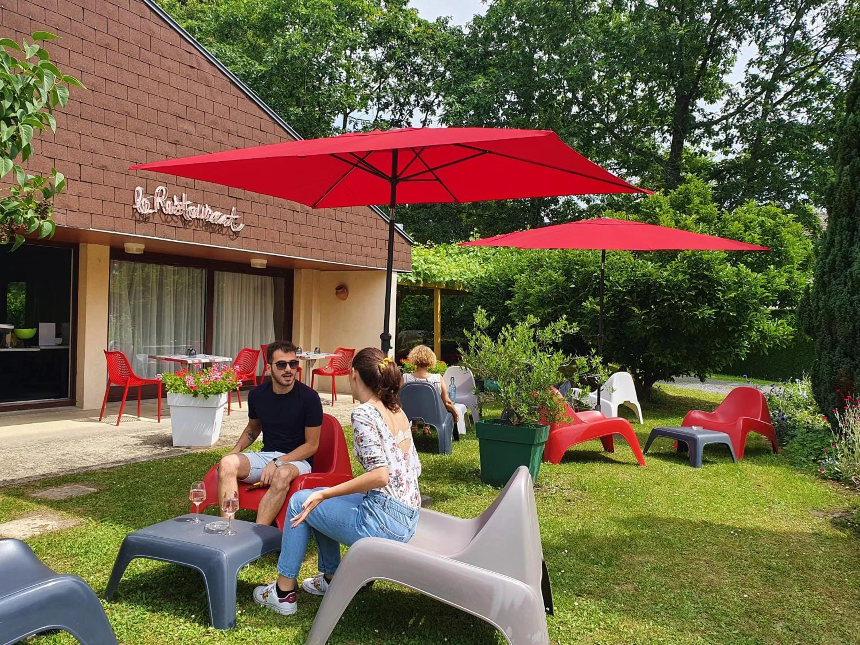 Patio in Hotel Bonanite