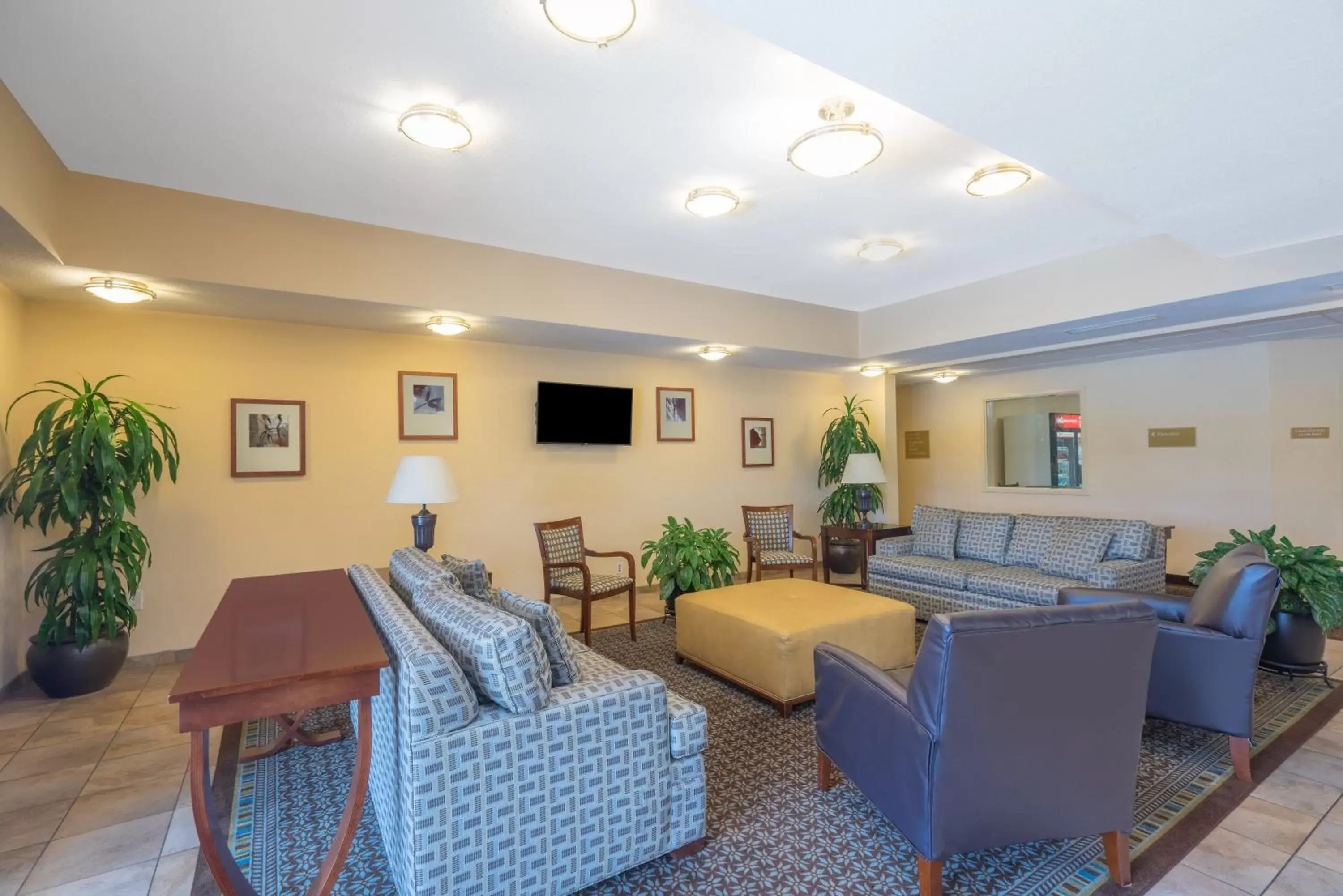 Lobby or reception, Seating Area in Candlewood Suites New Bern, an IHG Hotel