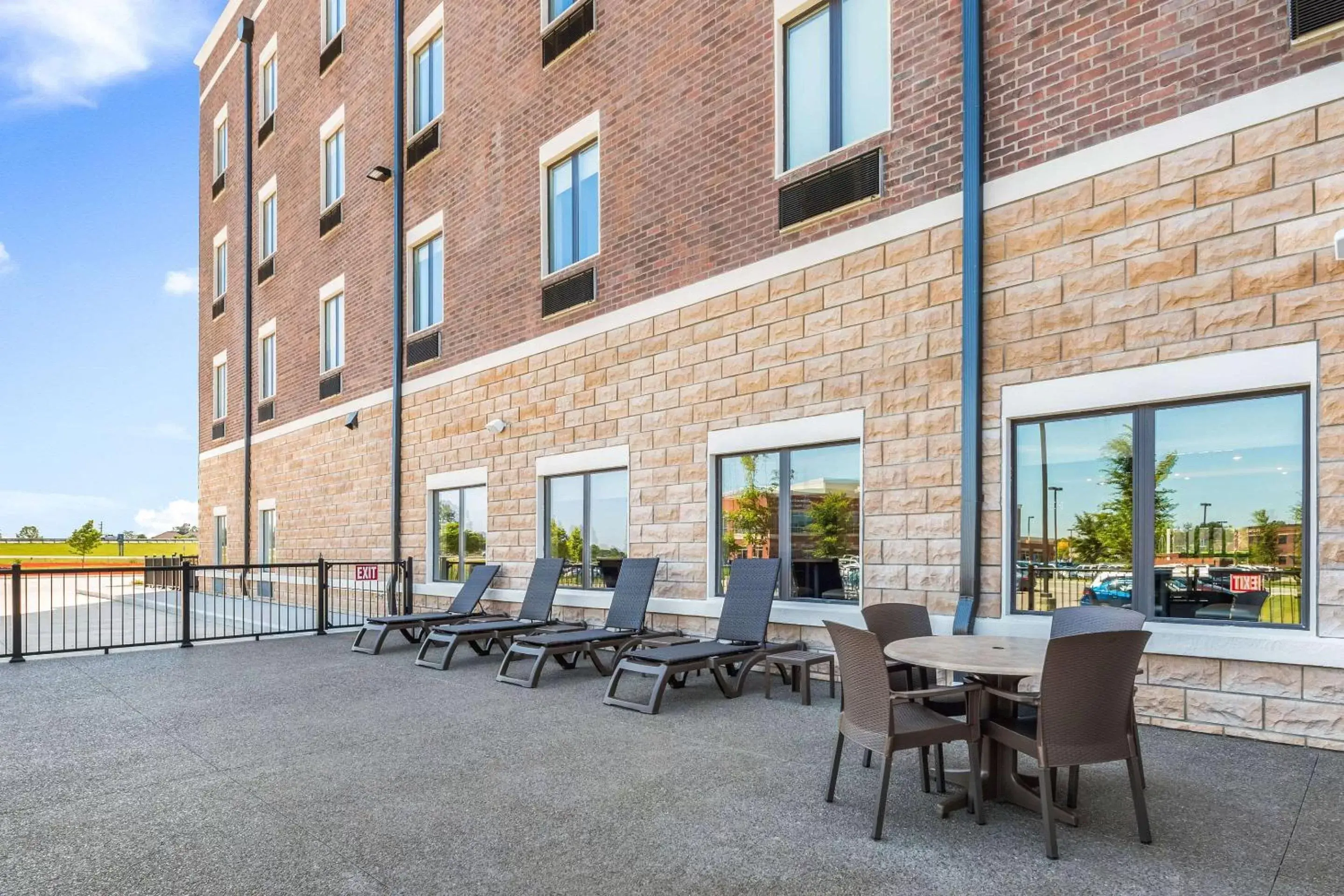 Property building in Comfort Suites Marysville Columbus - Northwest Property building in Comfort Suites Marysville Columbus - Northwest