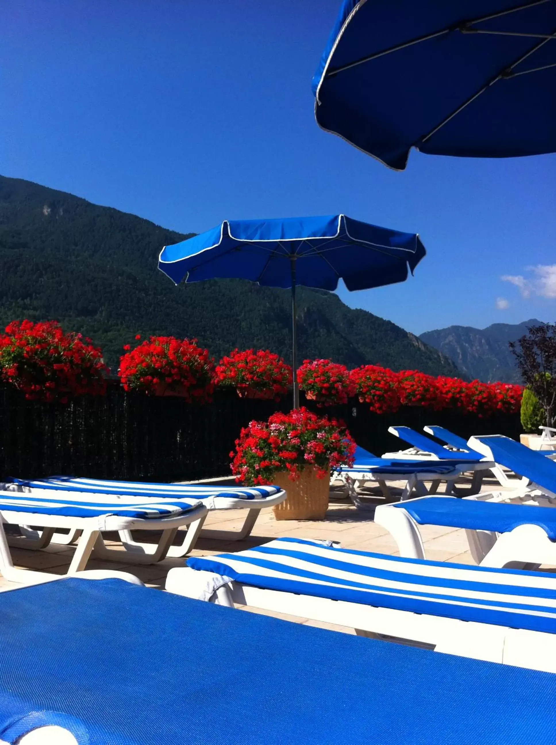 Balcony/Terrace, Swimming Pool in Hotel Pyrénées