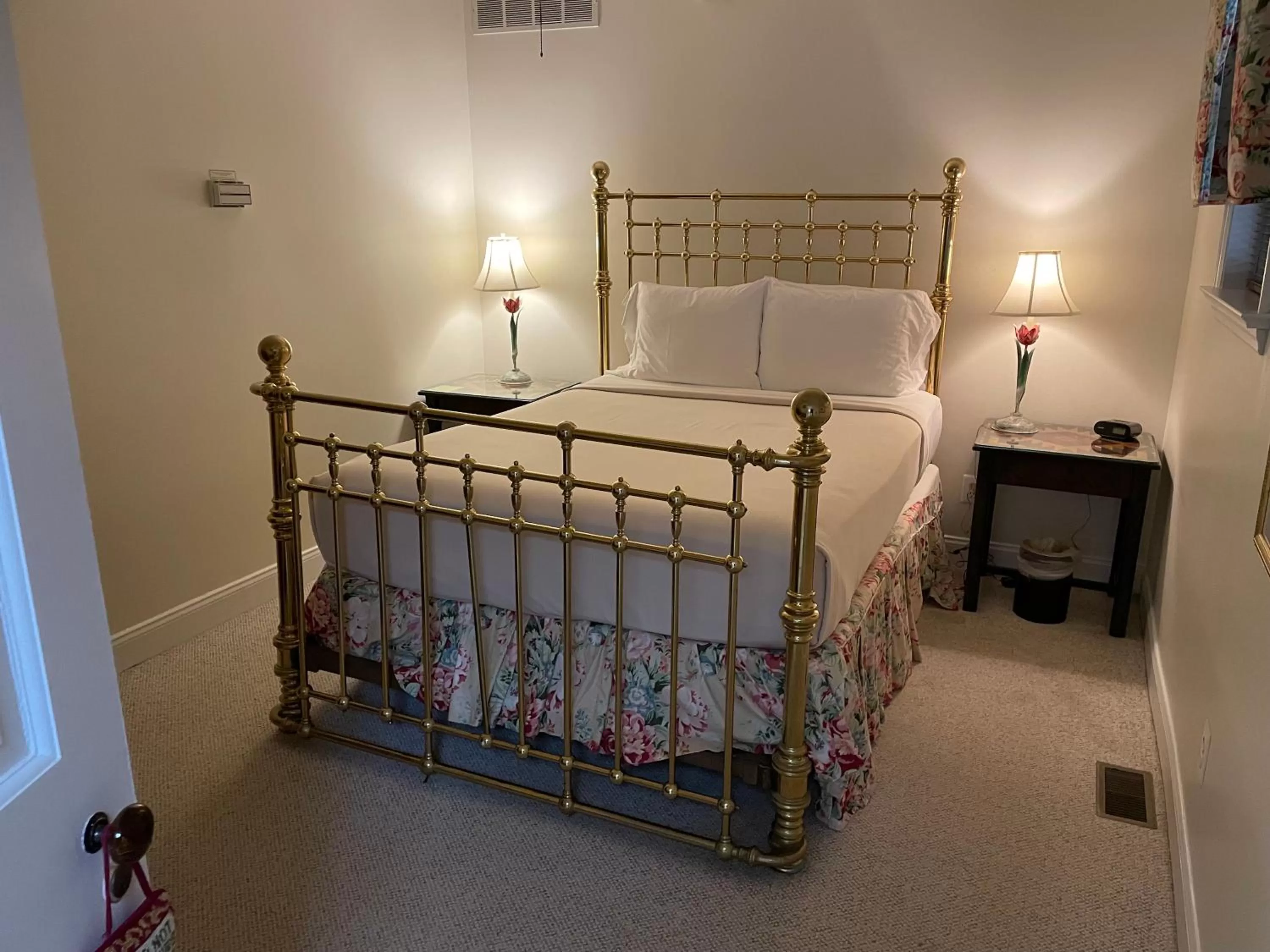 Bed in The Inn at Montchanin Village & Spa