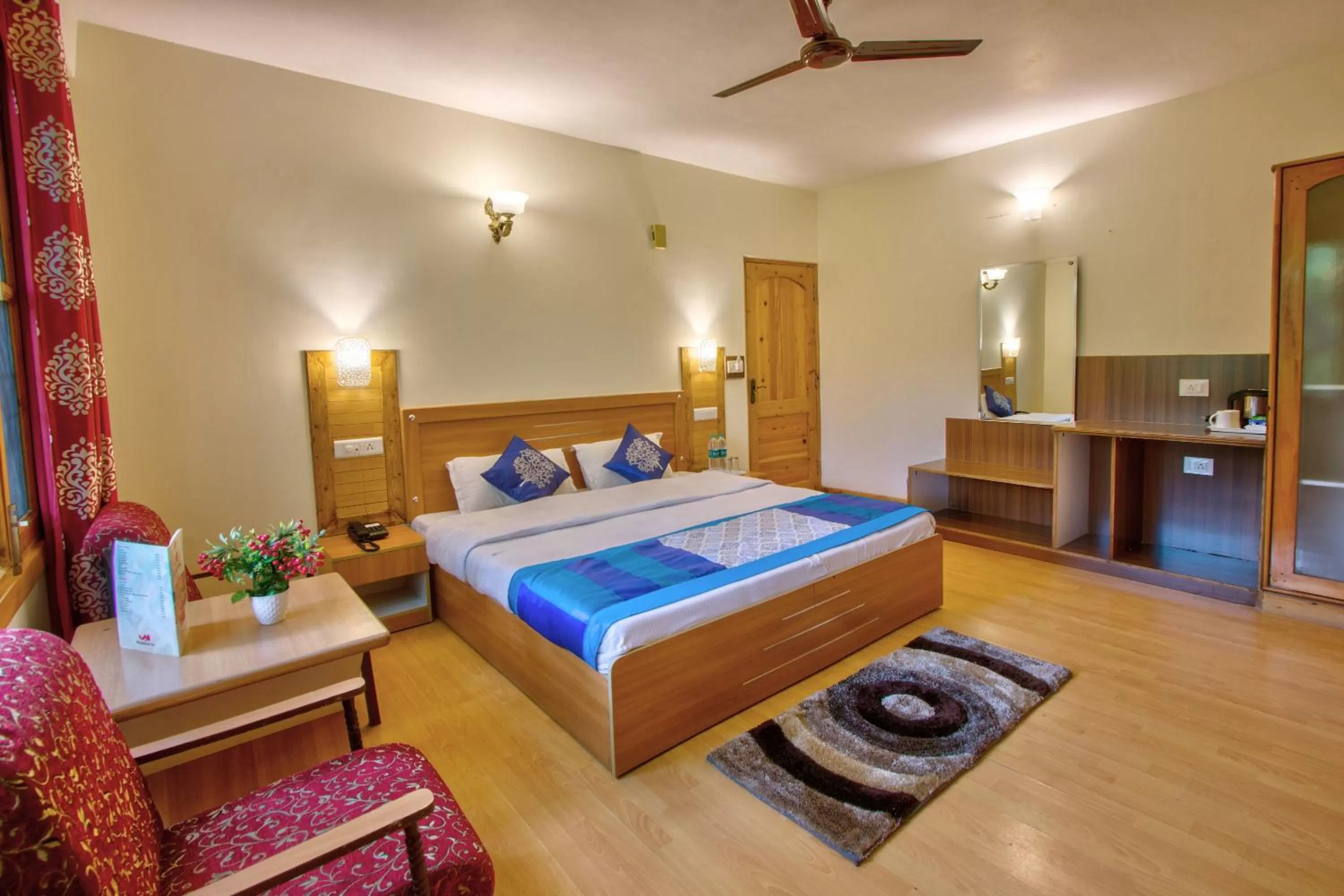 Photo of the whole room, Bed in Woodstock Inn Manali 800 Mtrs from Mall Road