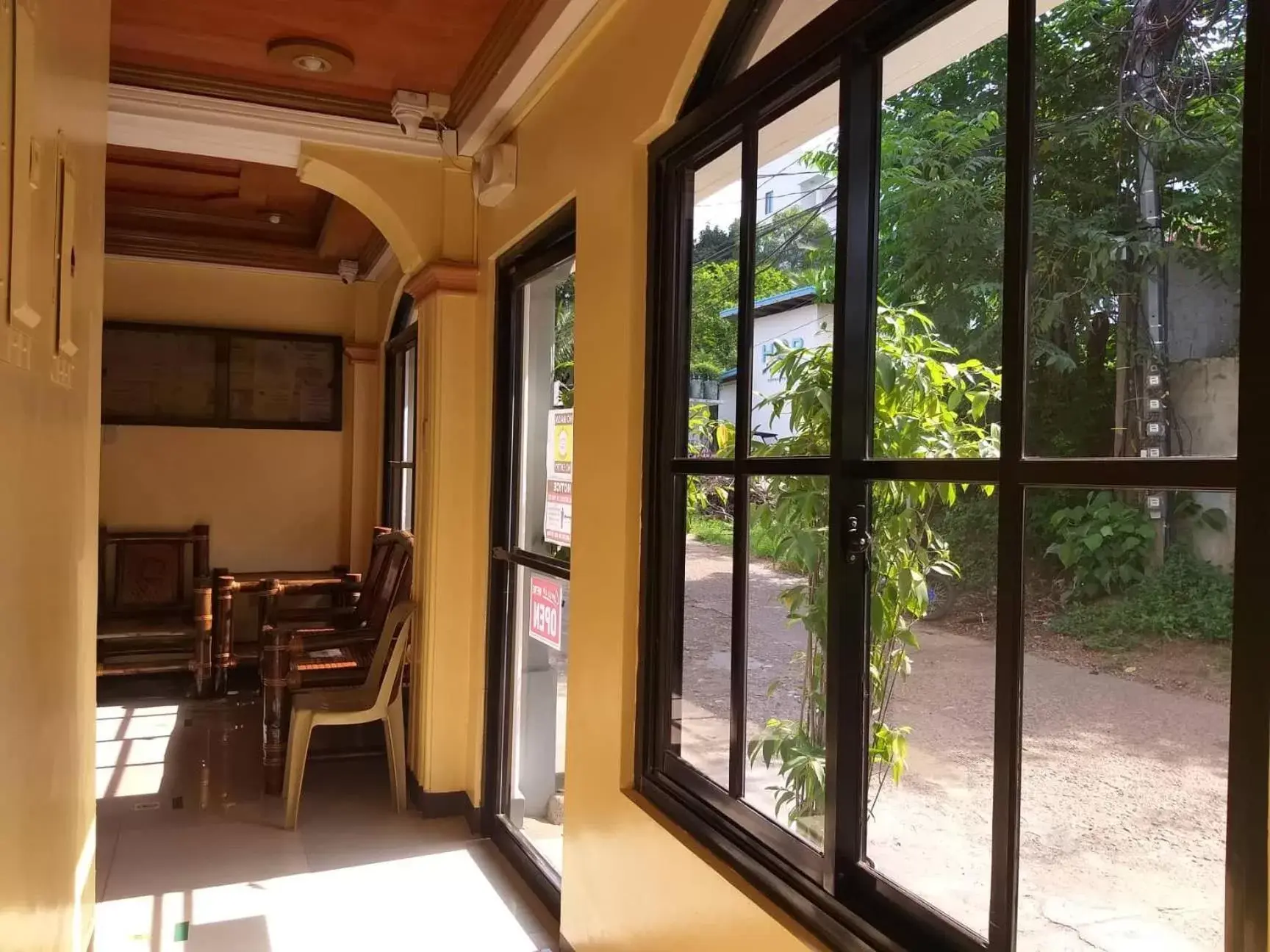 Seating area in Divine Castle Travelers Inn