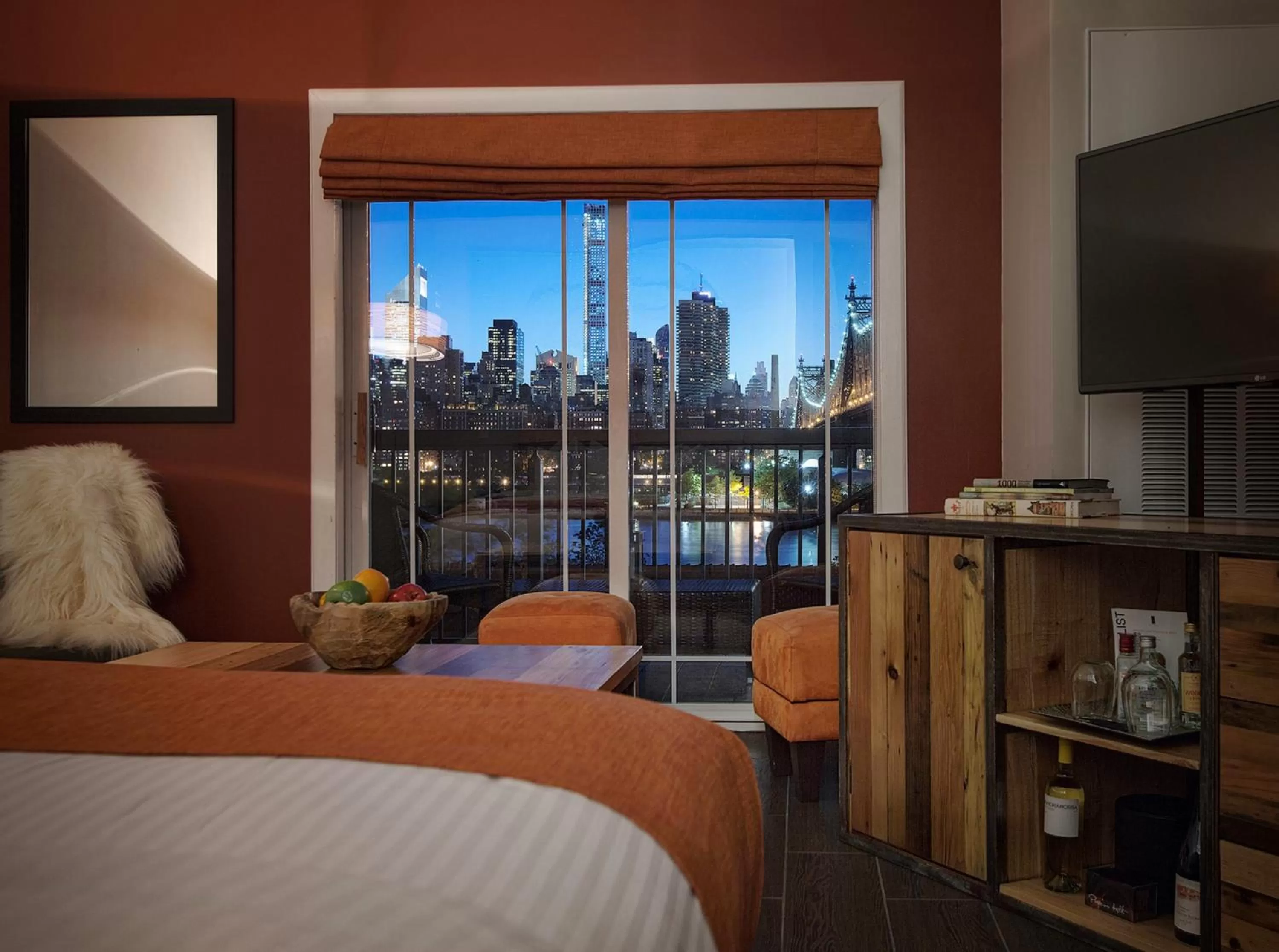 City view, Bed in Ravel Hotel Trademark Collection by Wyndham