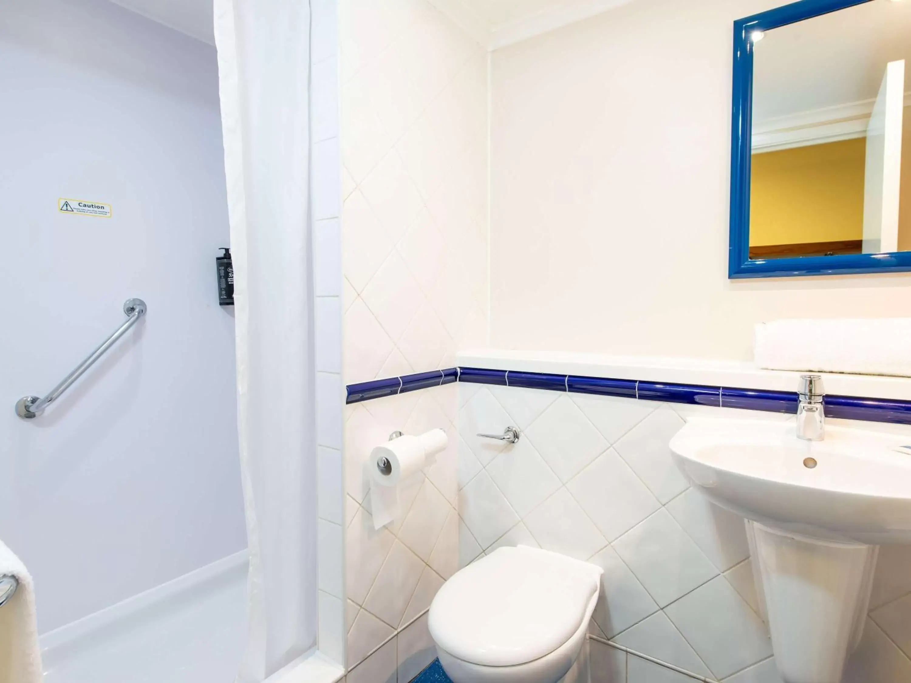 Bathroom in ibis budget Glasgow Cumbernauld