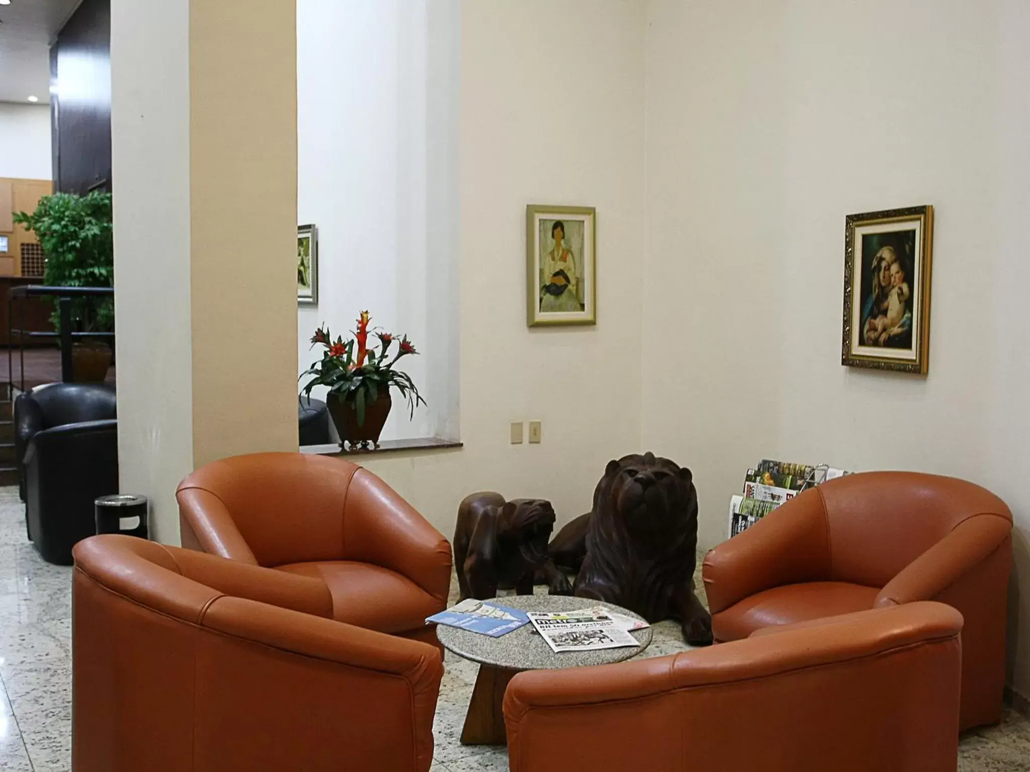 Communal lounge/ TV room, Seating Area in Cheverny Apart Hotel