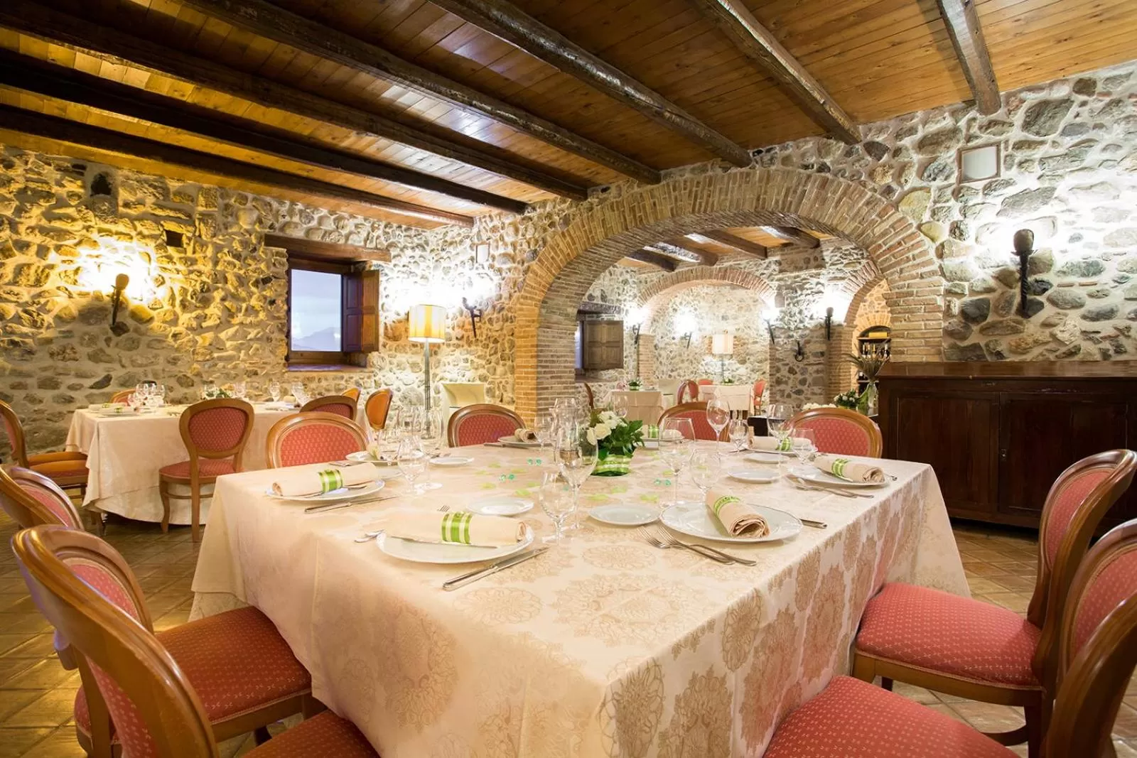 Restaurant/places to eat in Castello di Altomonte