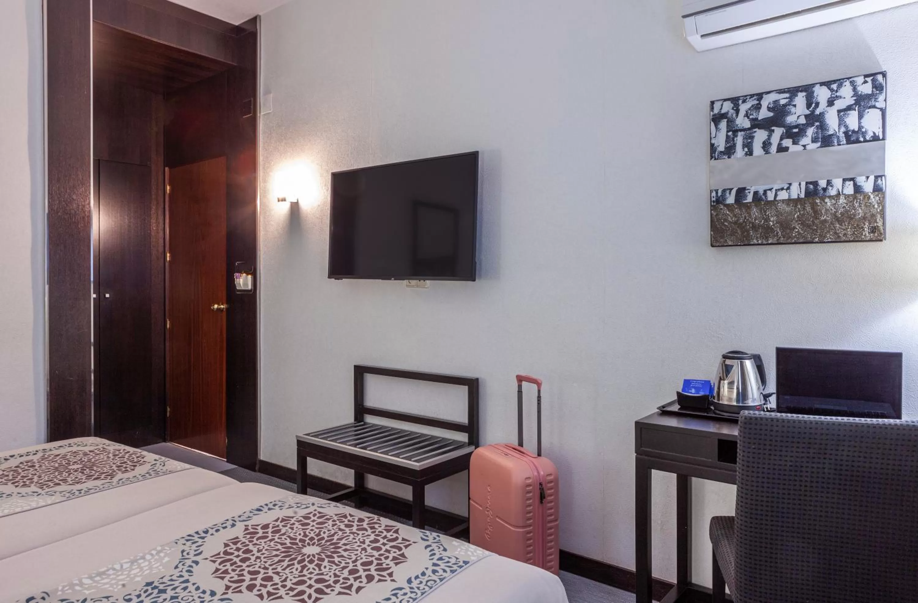 TV and multimedia, Bed in Hotel Macià Plaza