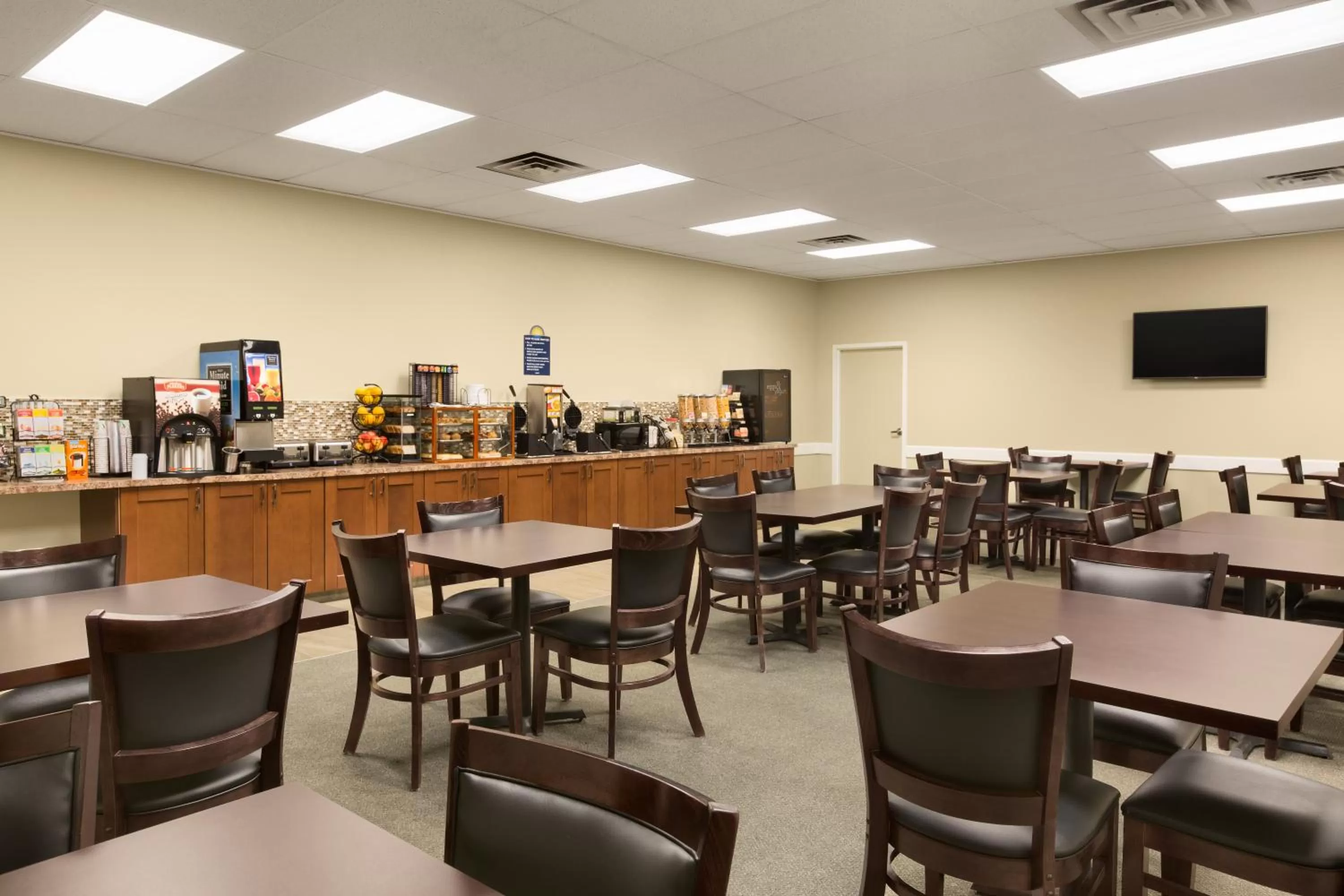 Restaurant/places to eat in Days Inn by Wyndham Cranbrook Conference Centre