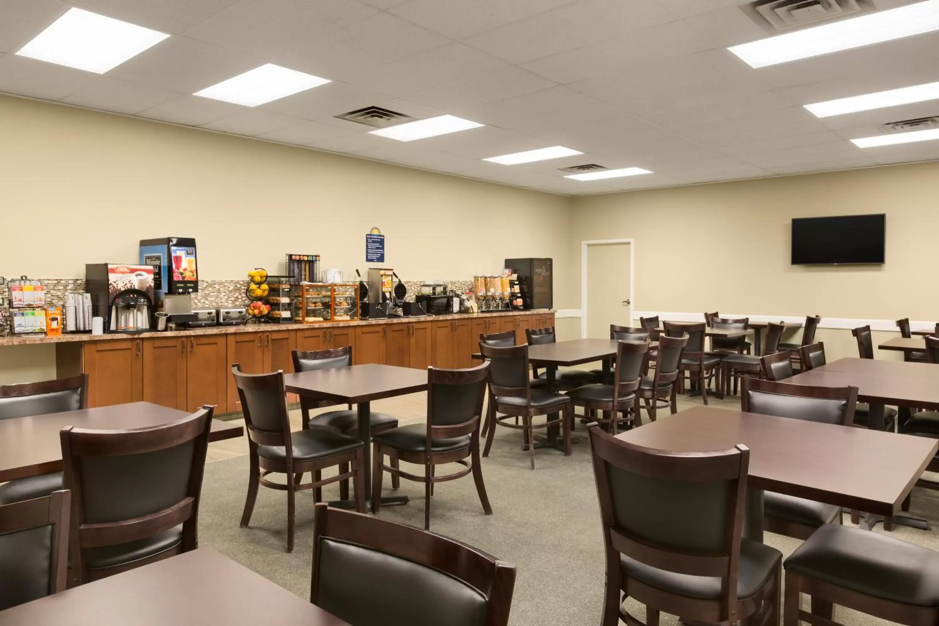 Restaurant/Places to Eat in Days Inn by Wyndham Cranbrook Conference Centre