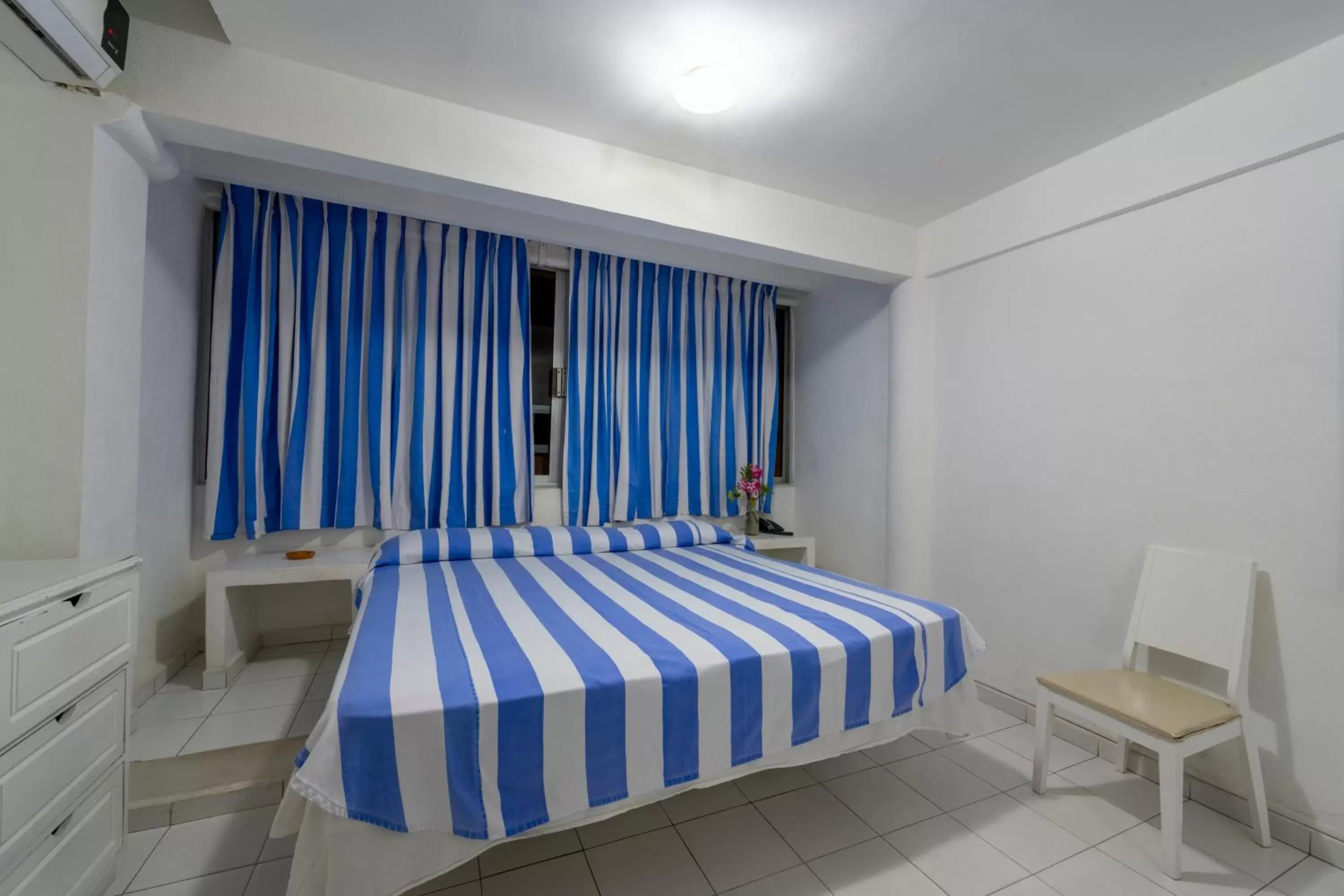Bed in Acamar Beach Resort