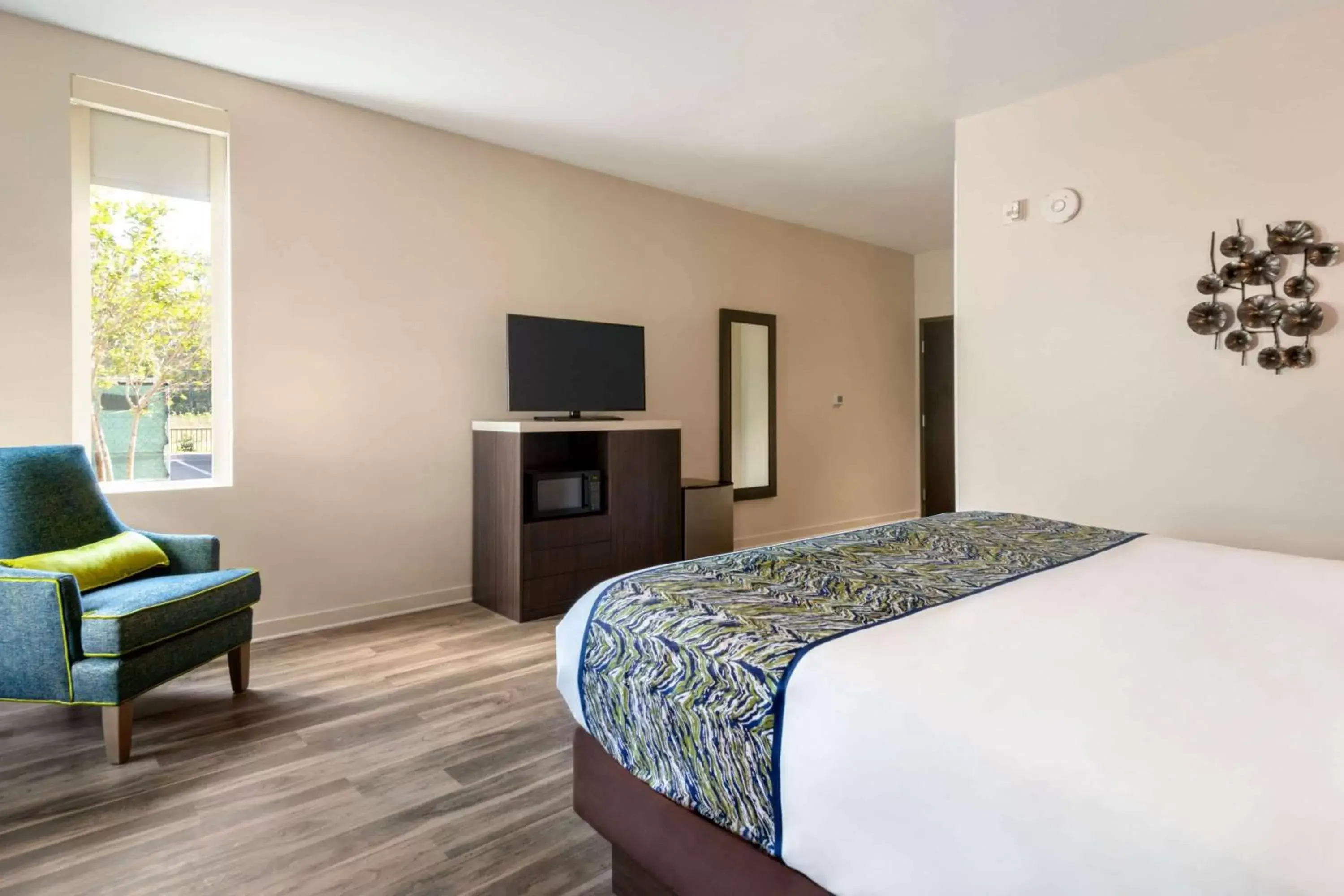 Photo of the whole room, TV/Entertainment Center in La Quinta Inn & Suites by Wyndham Orlando I-Drive Theme Parks