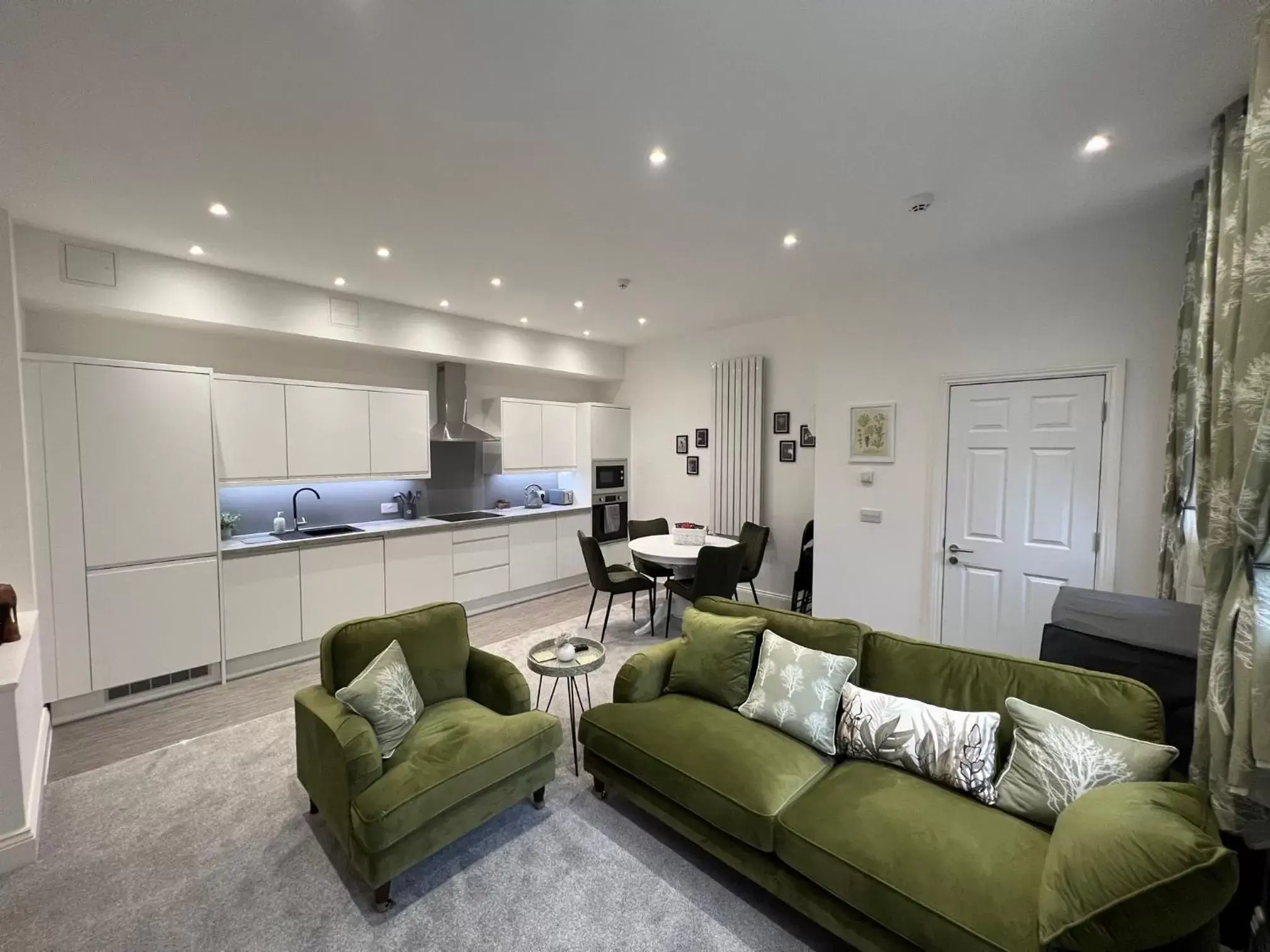 Kitchen or kitchenette, Seating Area in Winckley Square Residences