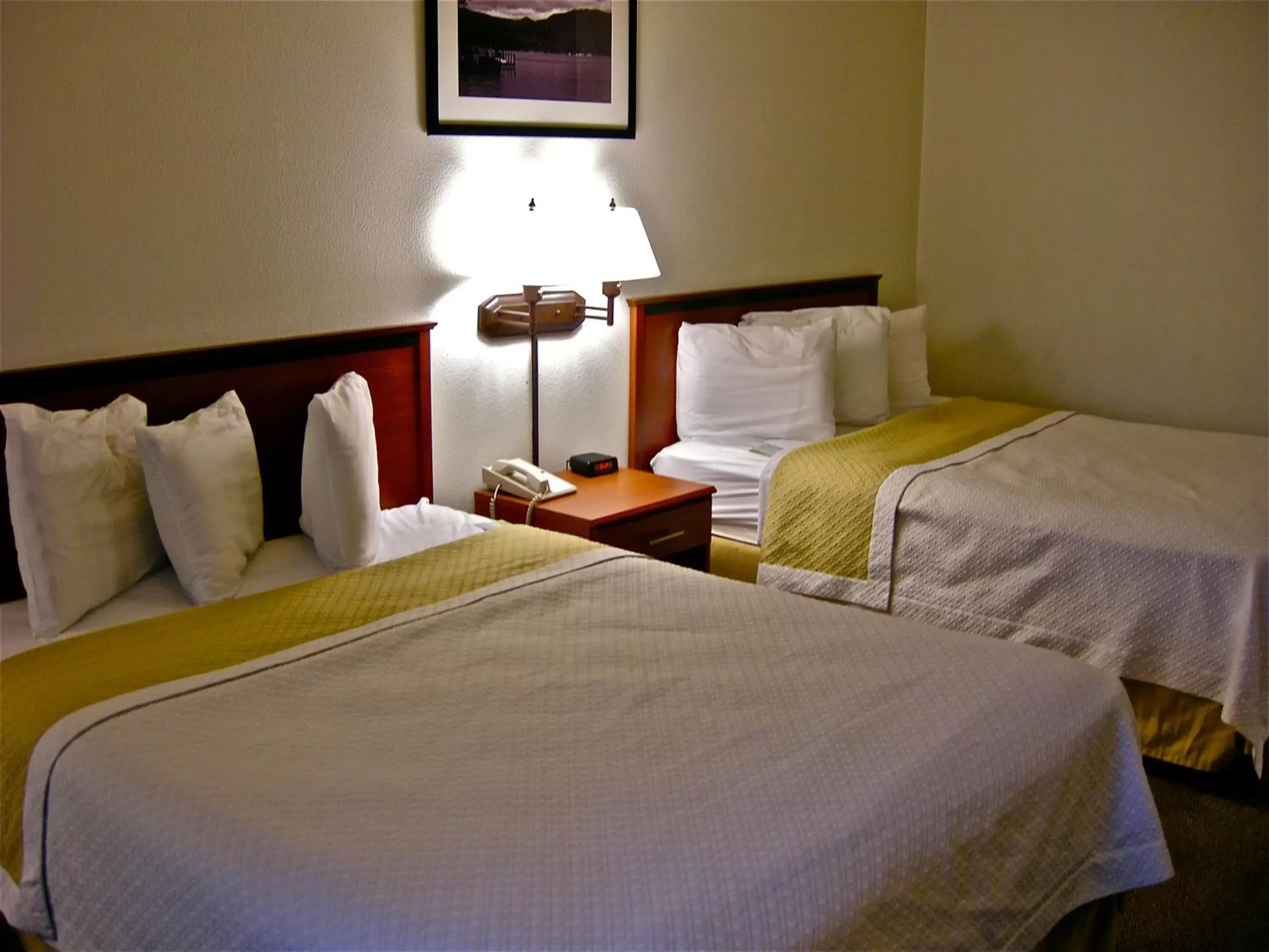 Bedroom, Bed in Days Inn by Wyndham Coeur d'Alene