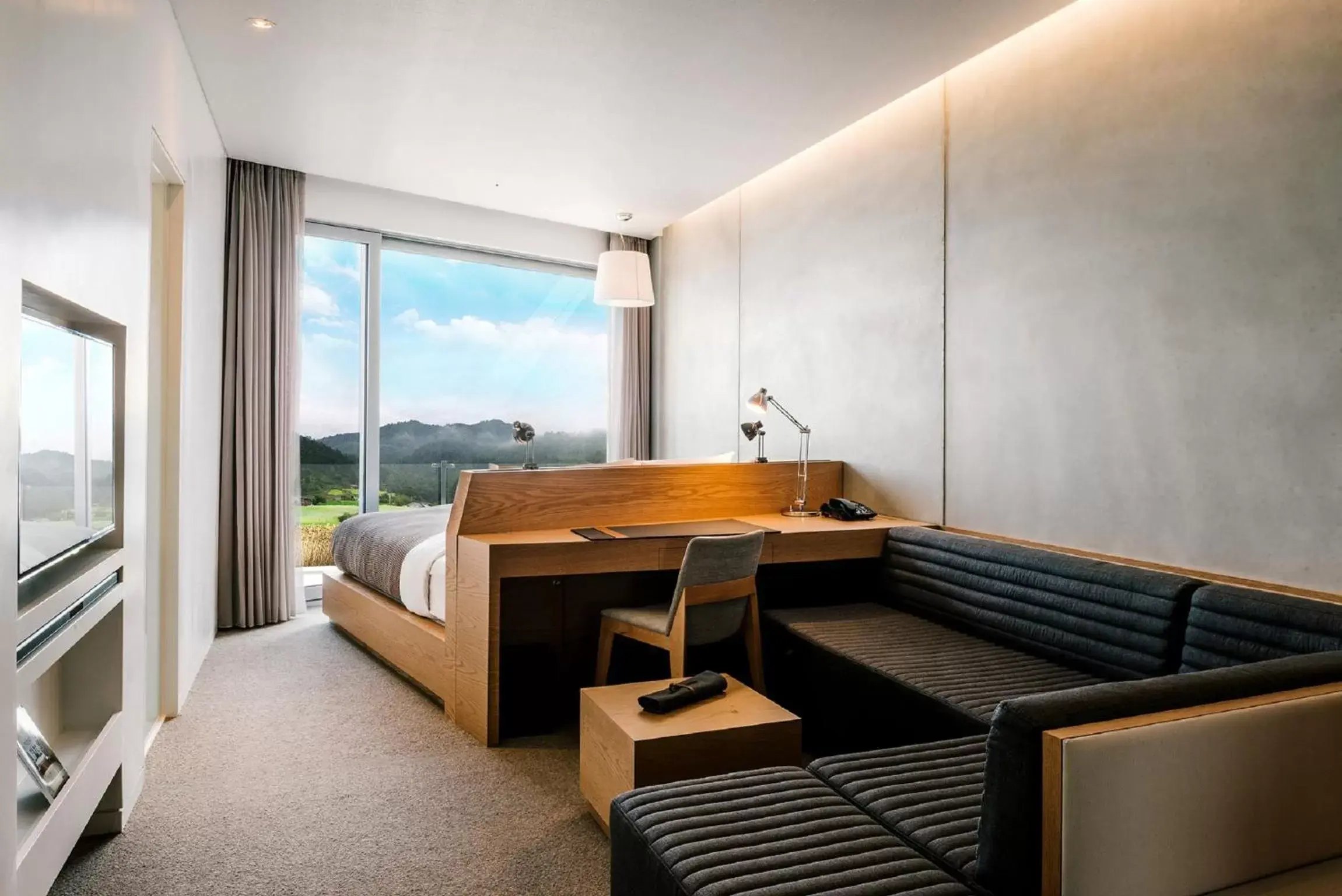 Deluxe Twin Room with Mountain View in Nest Hotel Incheon