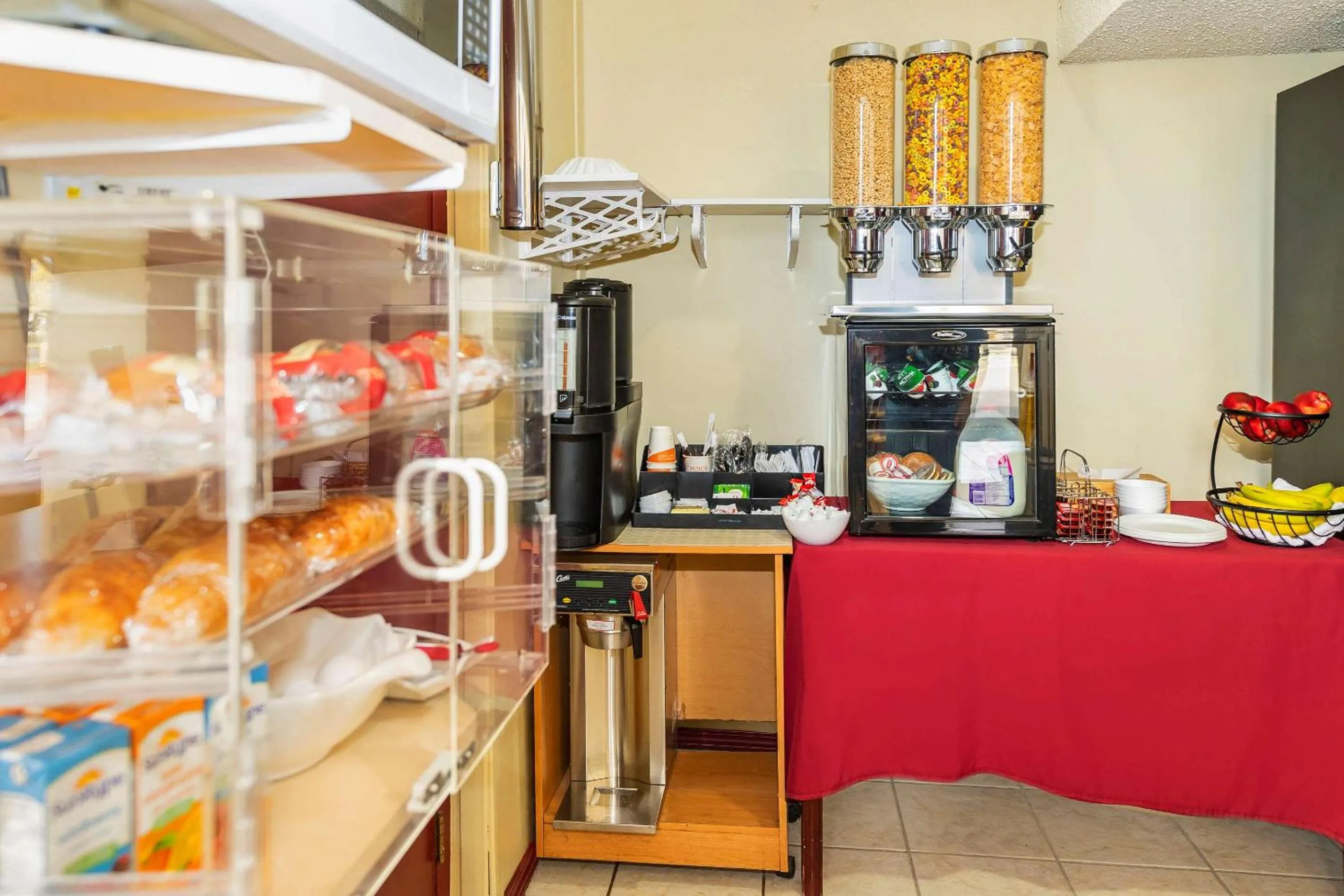 Breakfast in Econo Lodge