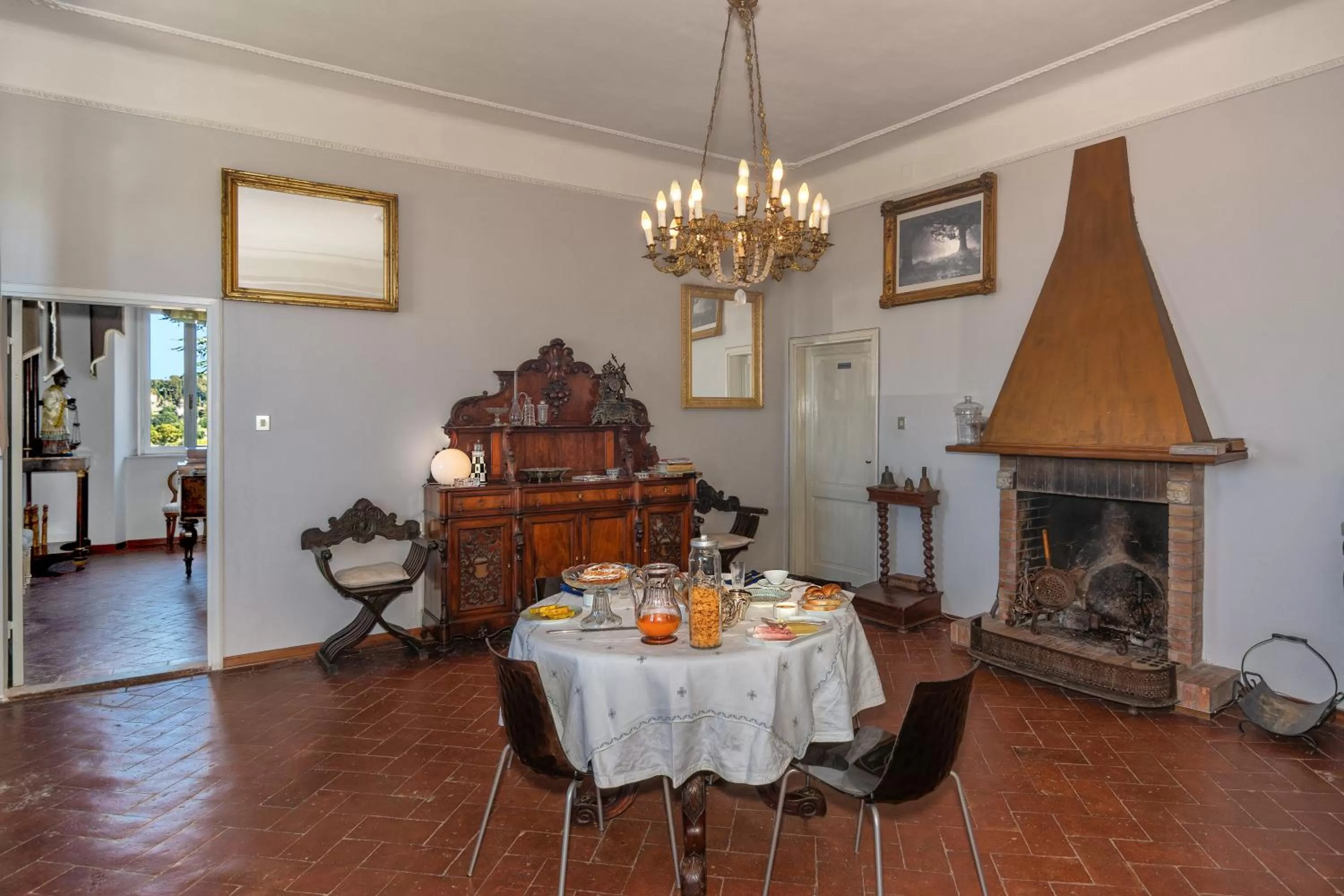 Continental breakfast in Villa Eugenia