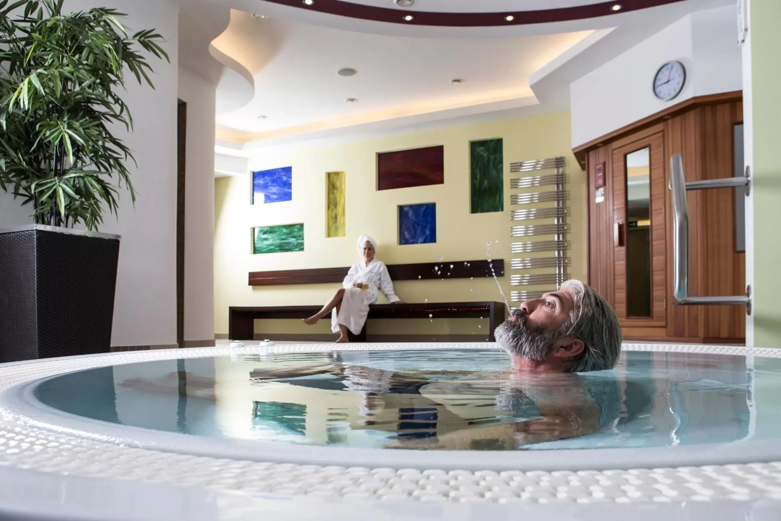Hot Tub, Swimming Pool in Johannesbad Hotel Phönix