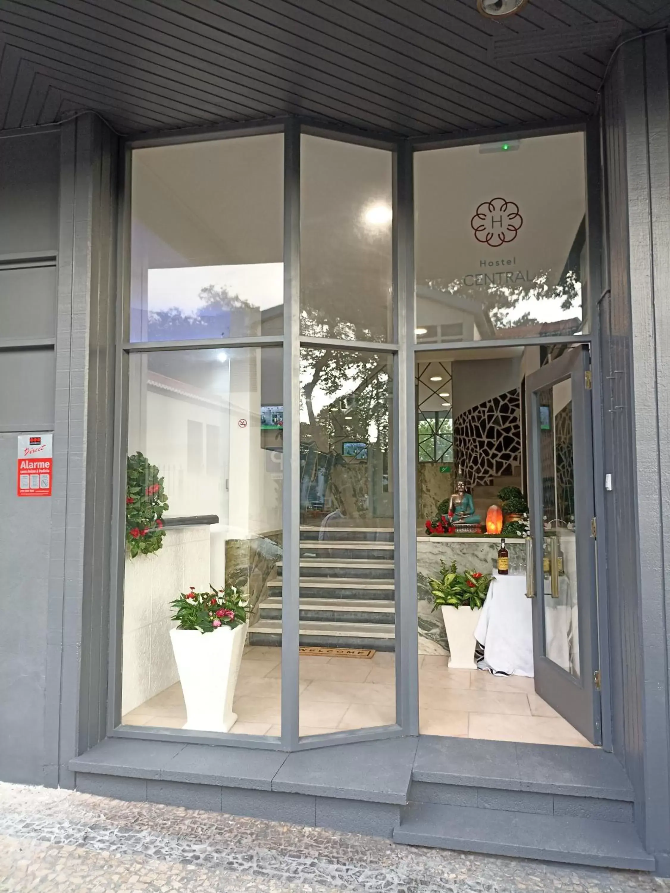 Facade/entrance in Alojamento Central I - Funchal Facade/entrance in Alojamento Central I - Funchal