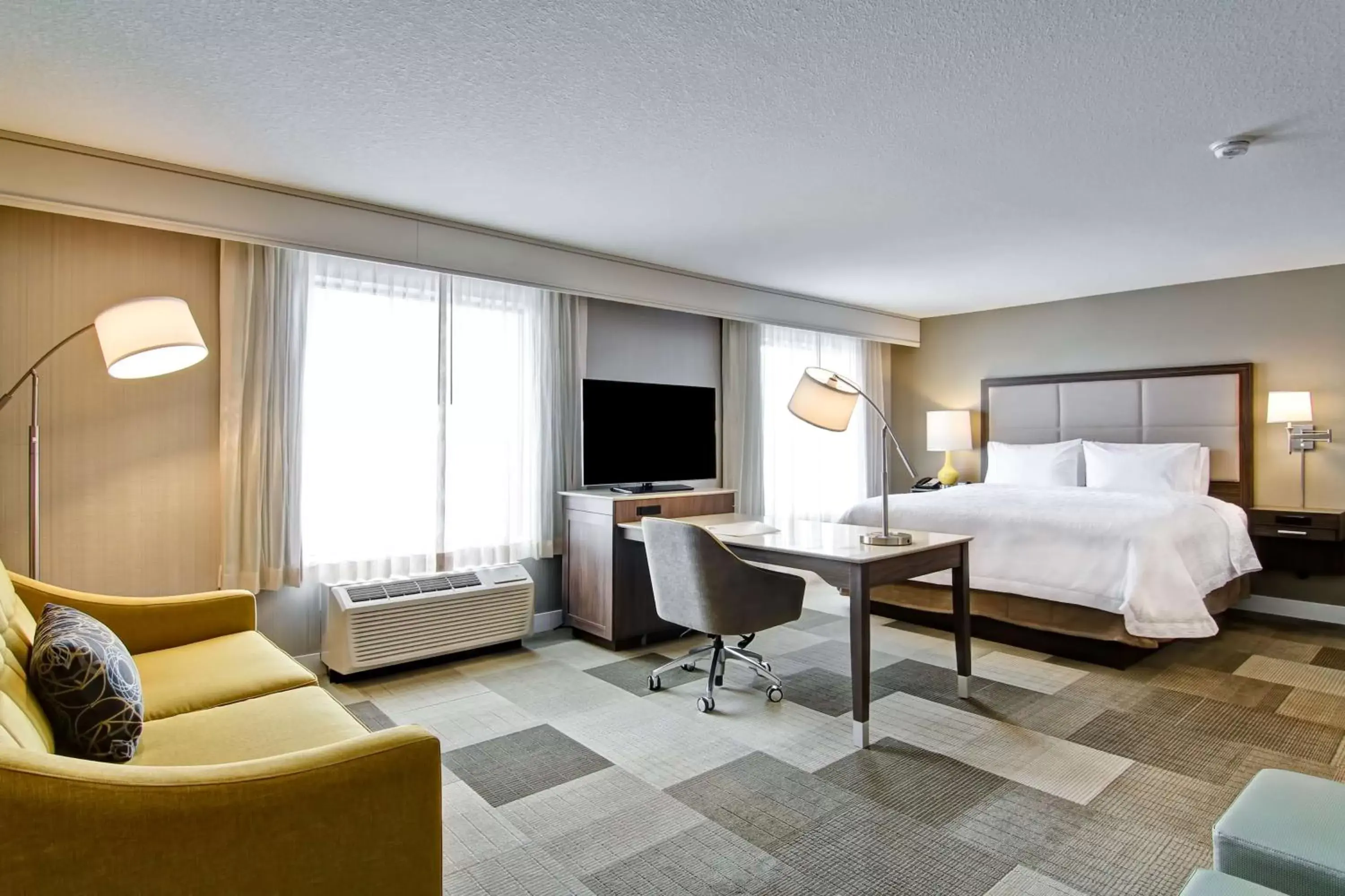 Bedroom in Hampton Inn & Suites by Hilton Saskatoon Airport