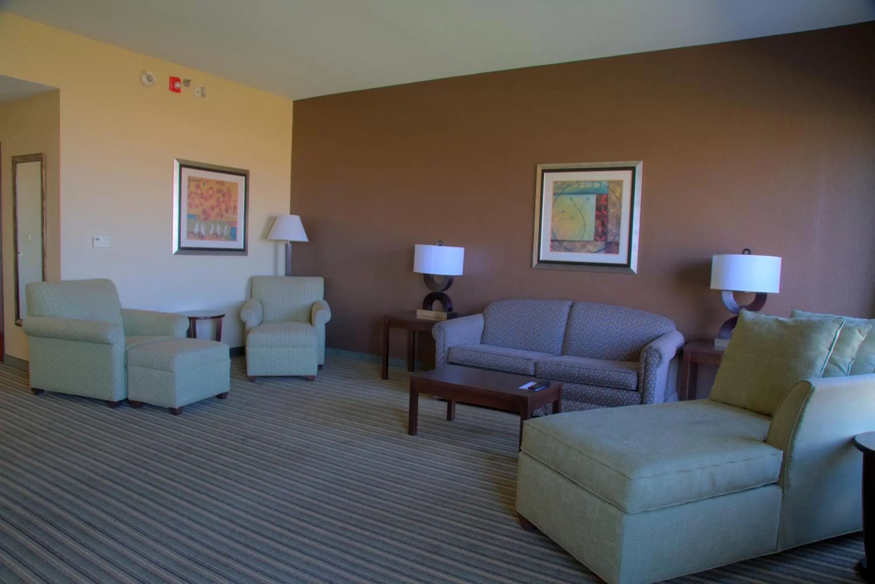 Bedroom, Seating Area in Holiday Inn Pearl - Jackson Area, an IHG Hotel