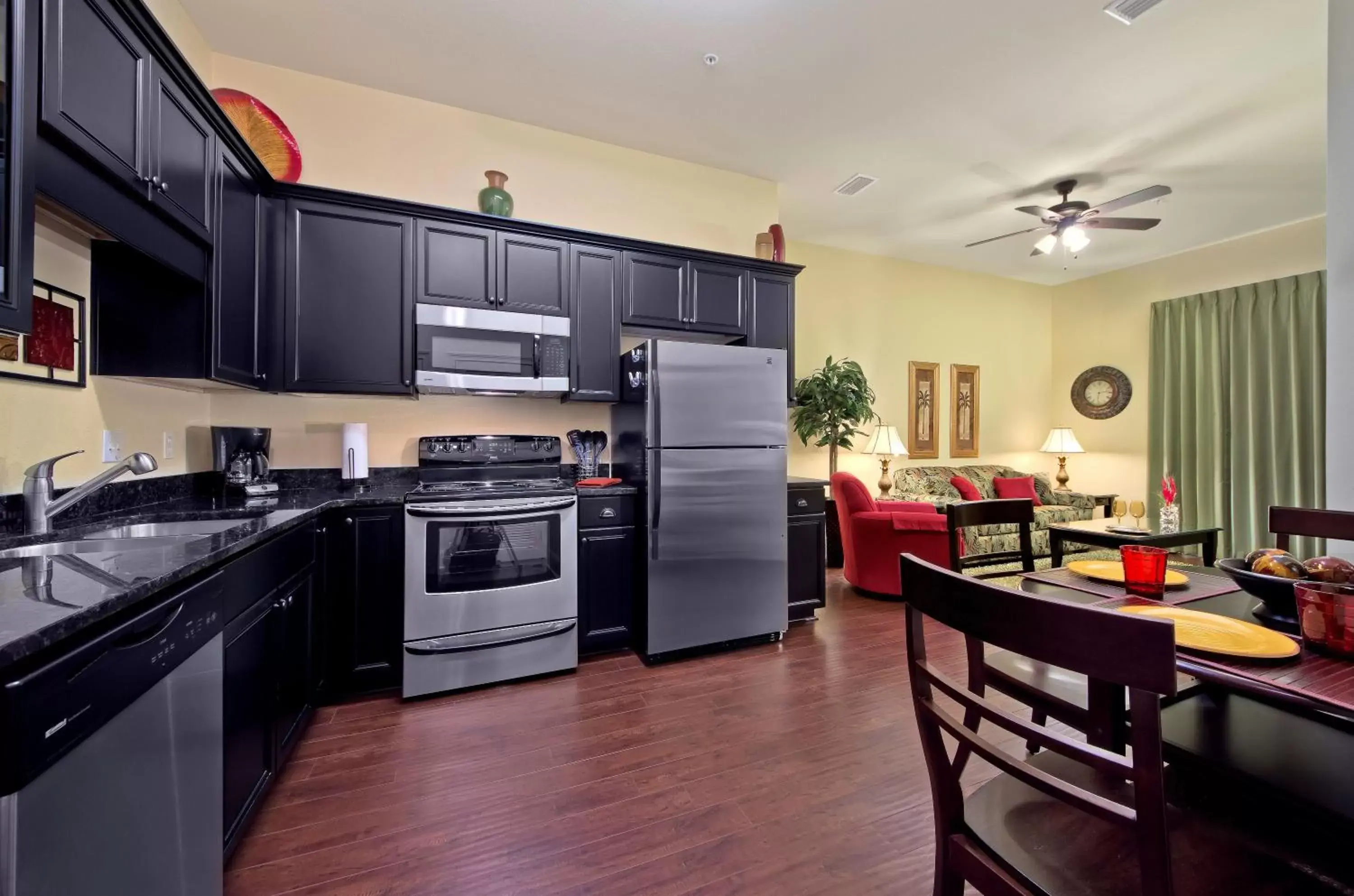 Kitchen or kitchenette, Kitchen/Kitchenette in 30-A Inn & Suites