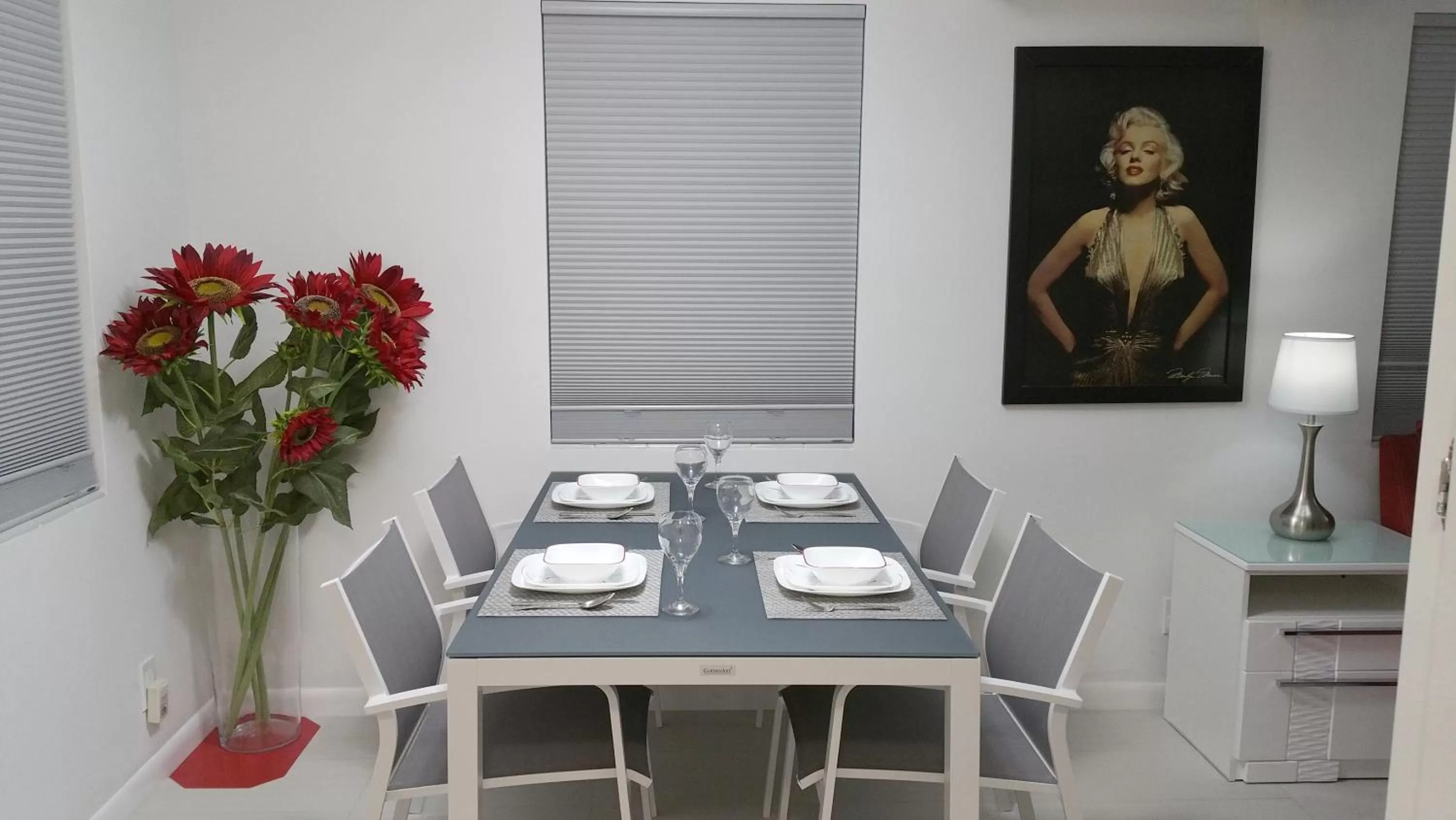 Dining area in Downtown Hollywood Boutique Hotel