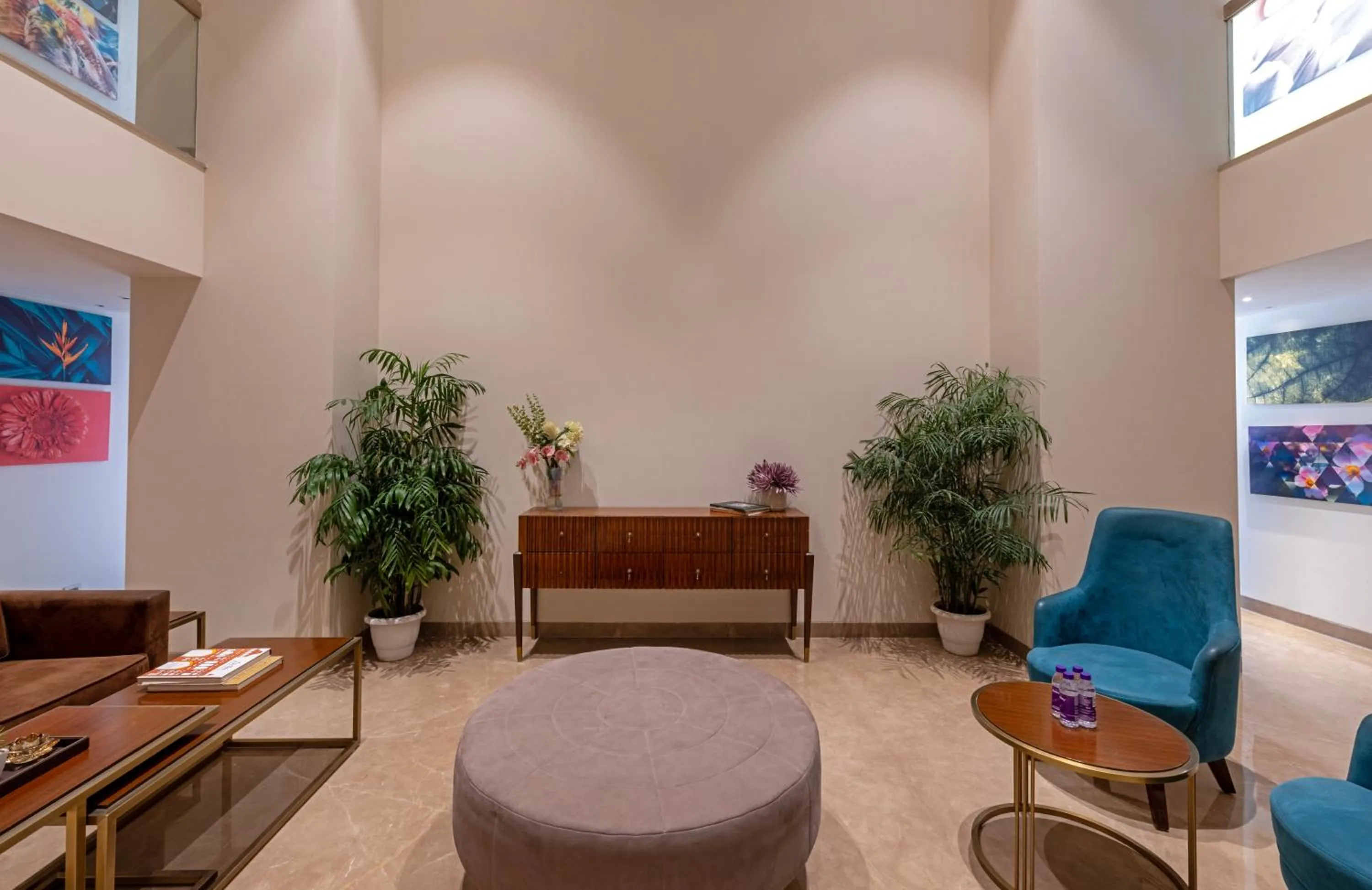 Lobby or reception in Hotel Saket 27