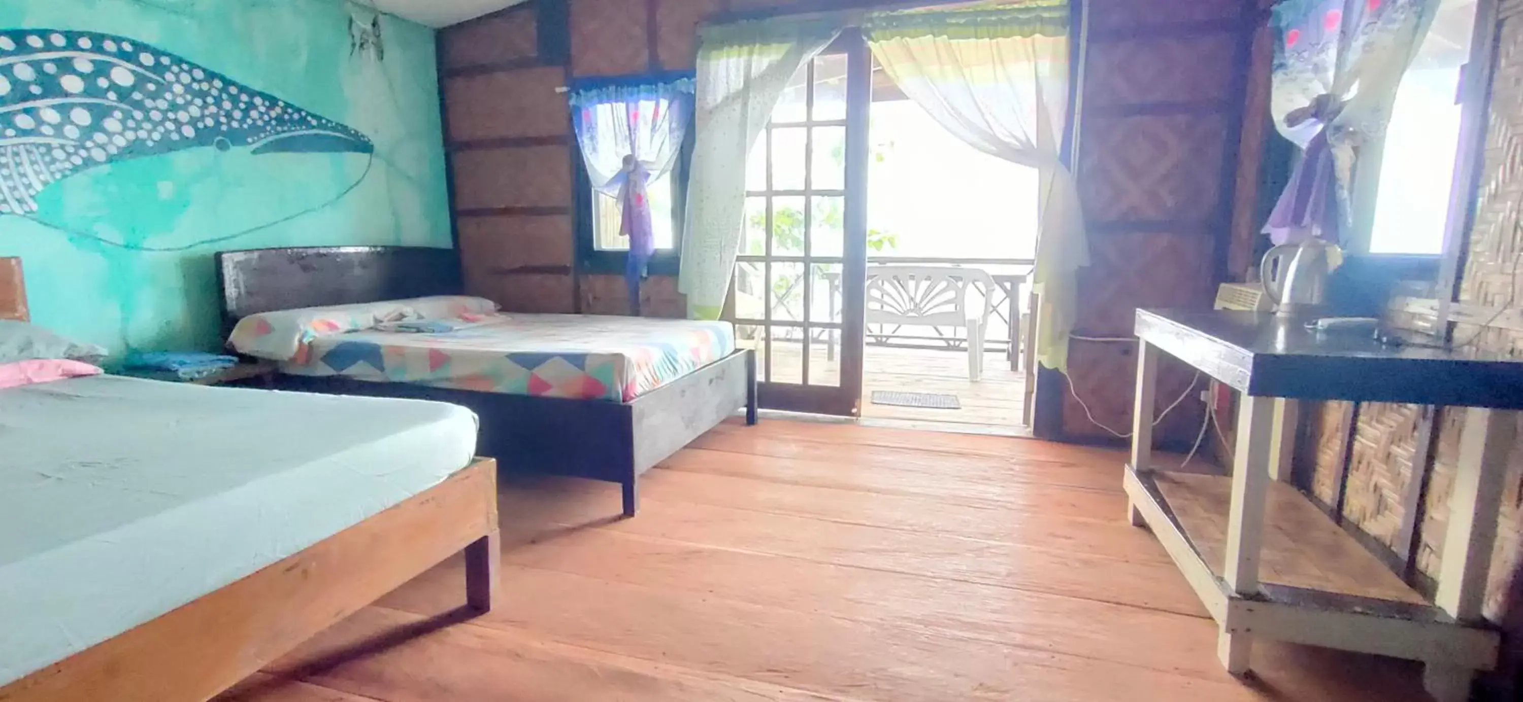 Bed in Paseo Del Mar Seaside Inn Bed in Paseo Del Mar Seaside Inn