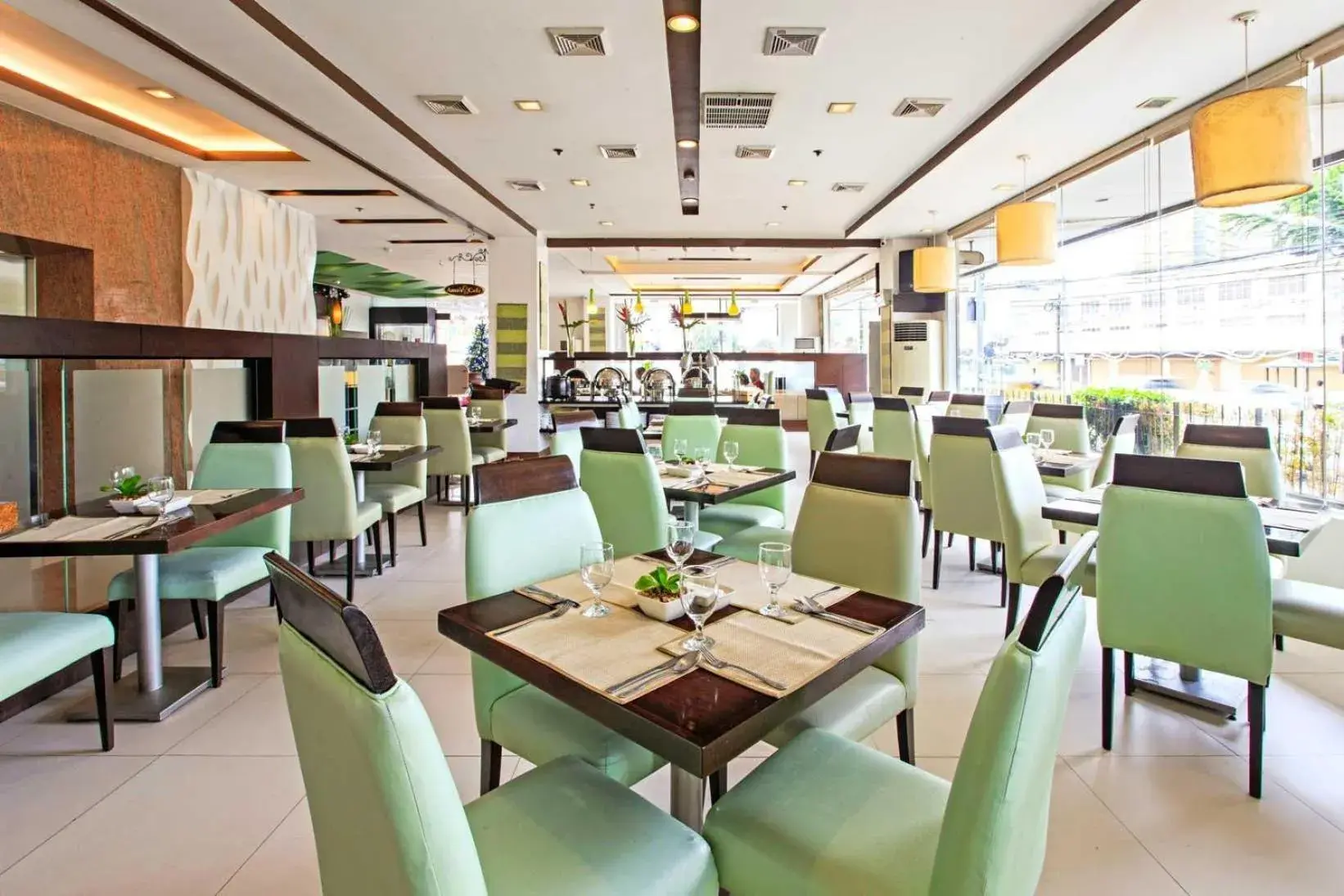Restaurant/Places to Eat in Alpa City Suites Hotel