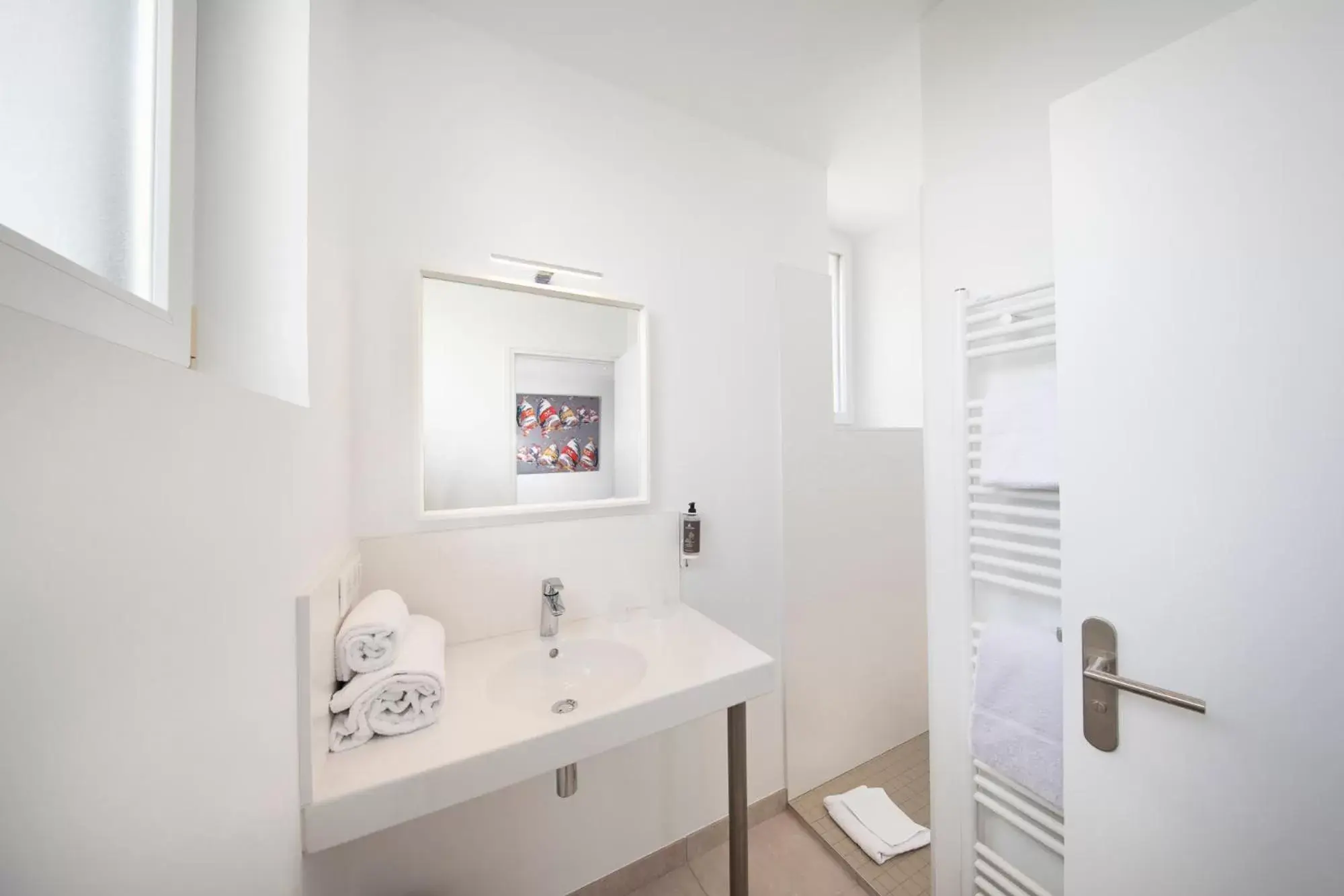 Triple Room in Hôtel Spa De La Citadelle Lorient Triple Room in Hôtel Spa De La Citadelle Lorient