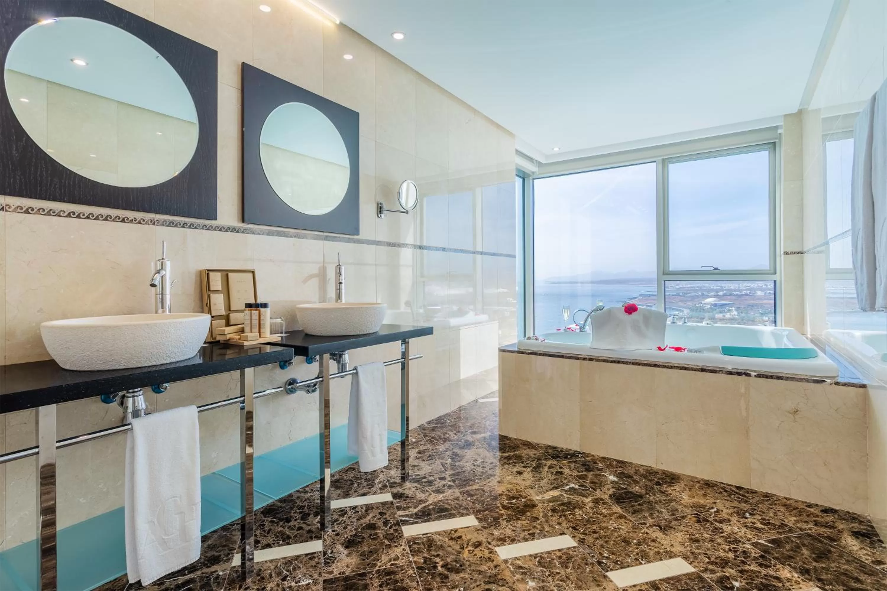 Hot Tub in Arrecife Gran Hotel & Spa