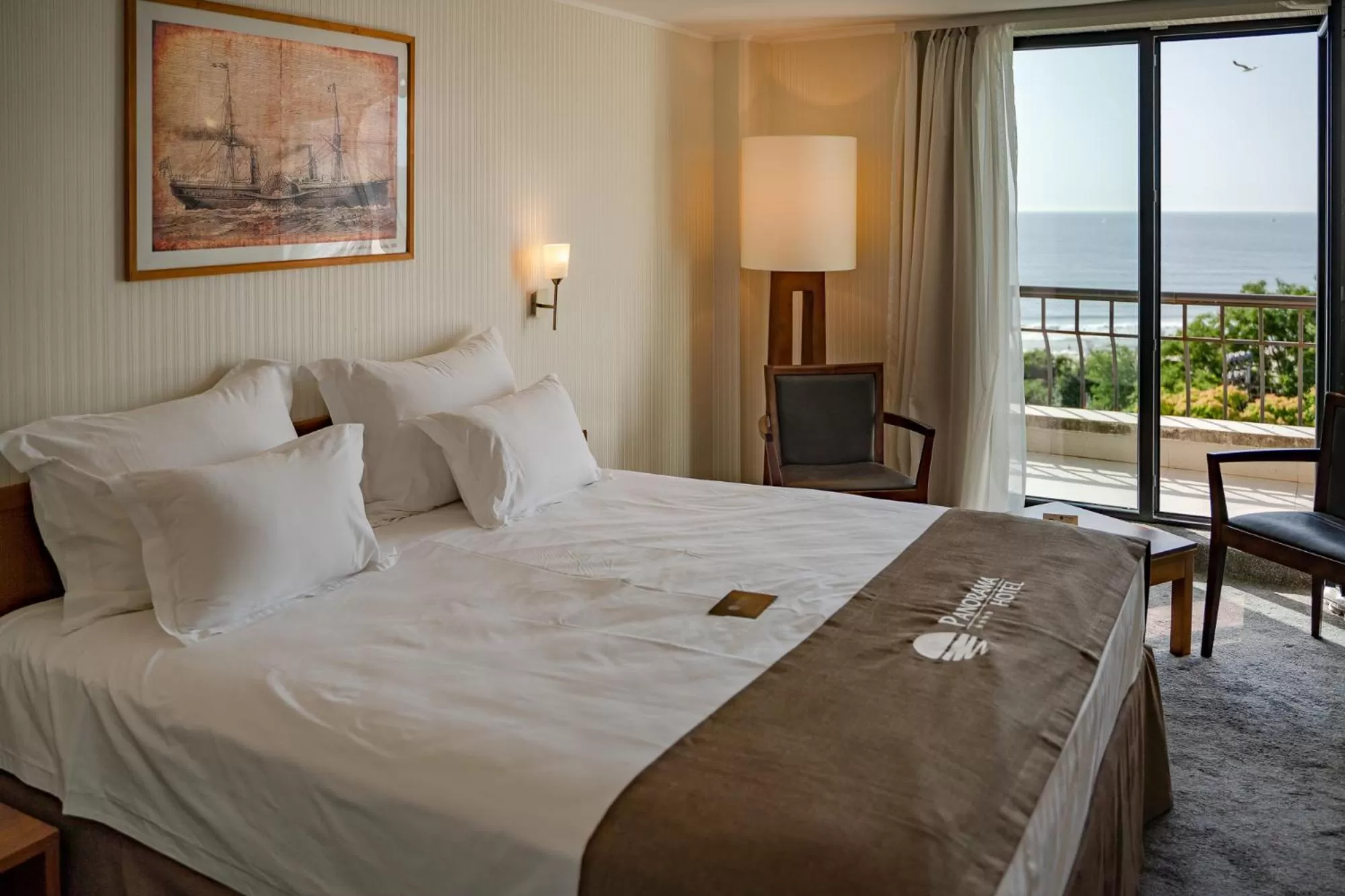 Bed in Panorama Hotel - Free EV Charging Station