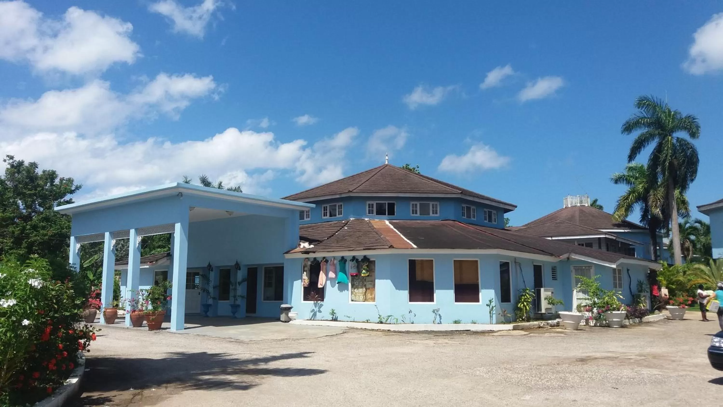 Property building in Beachcomber Club Resort